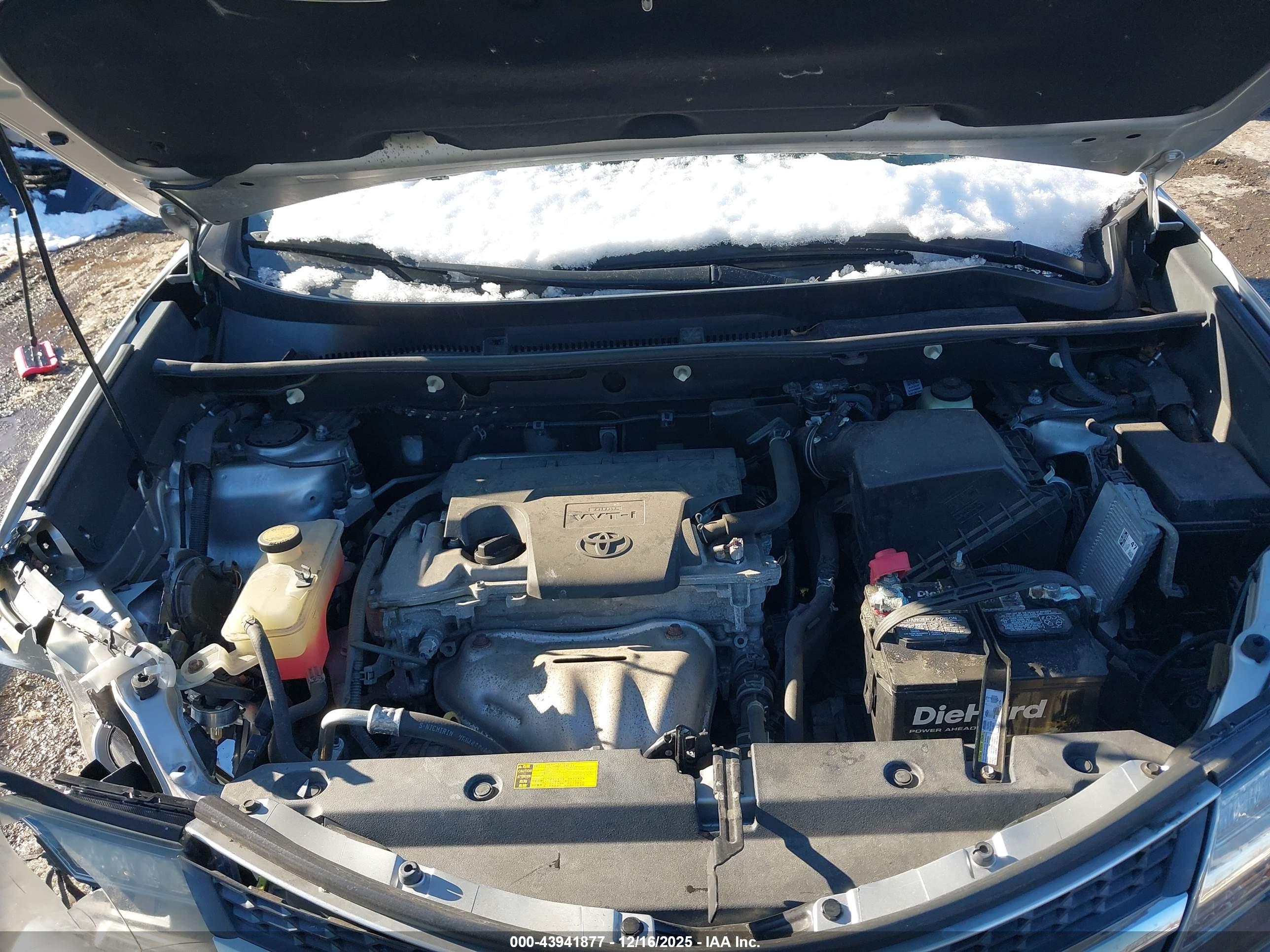 TOYOTA RAV4 image 10
