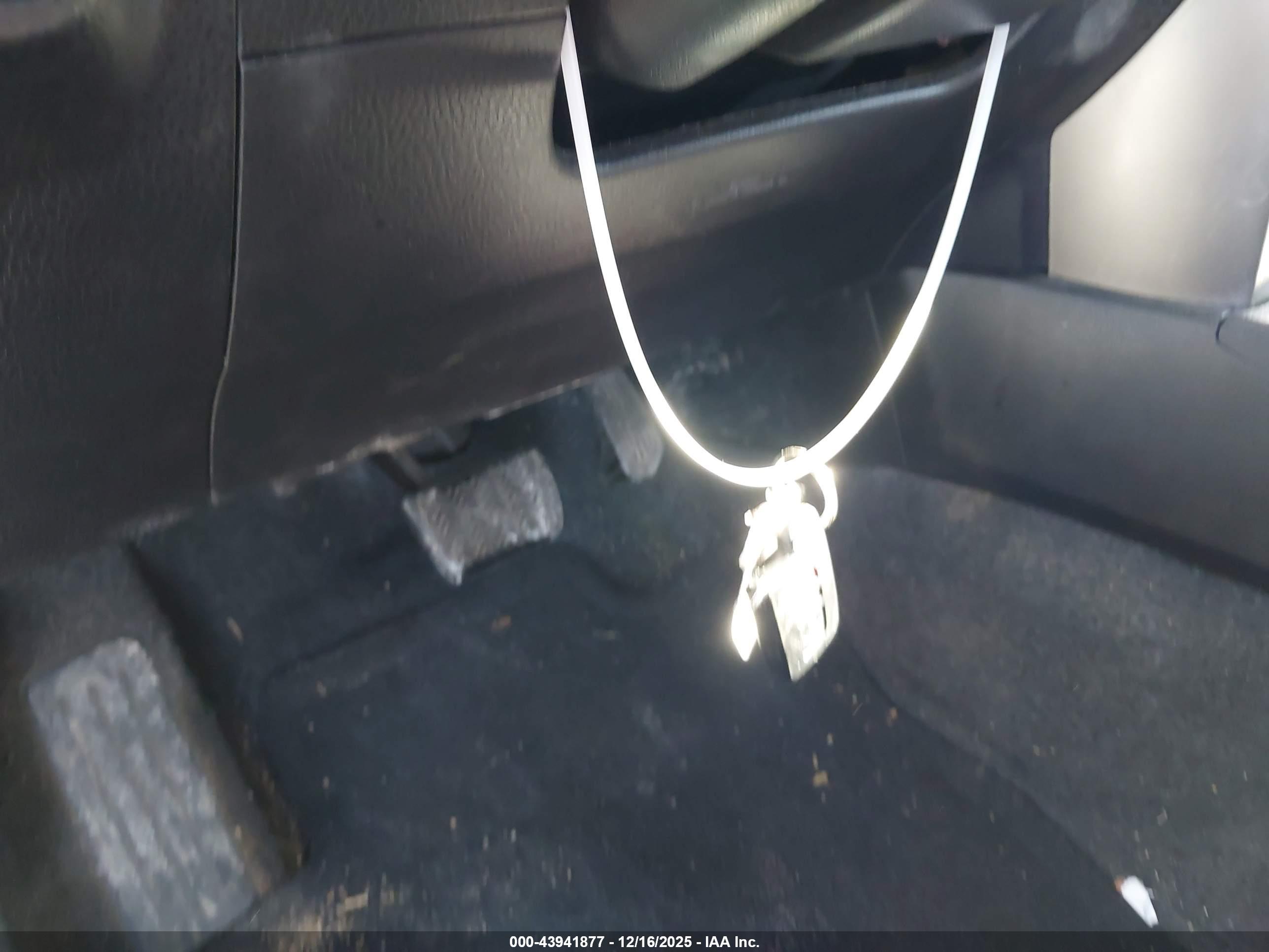 TOYOTA RAV4 image 11