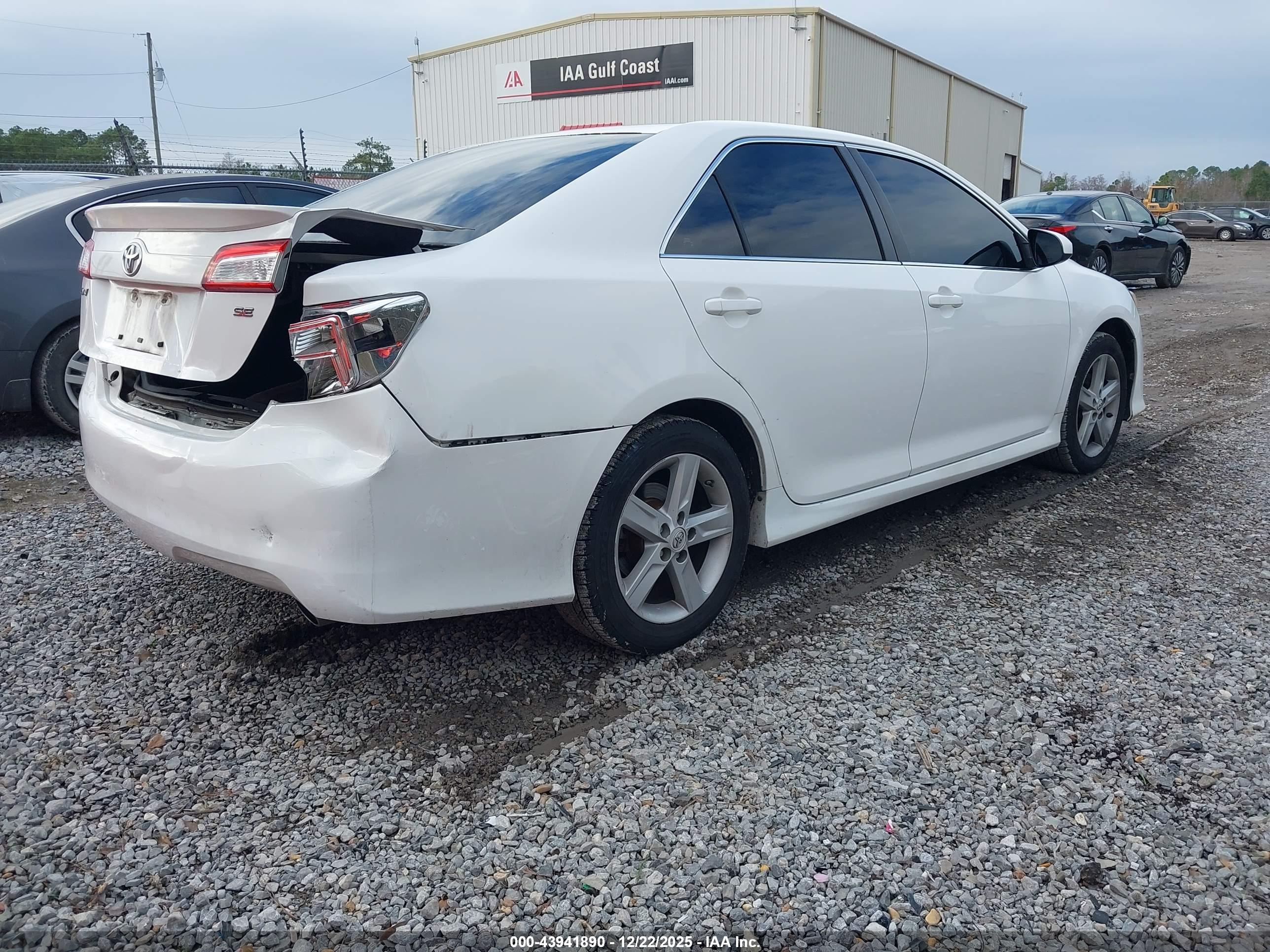 TOYOTA CAMRY image 4