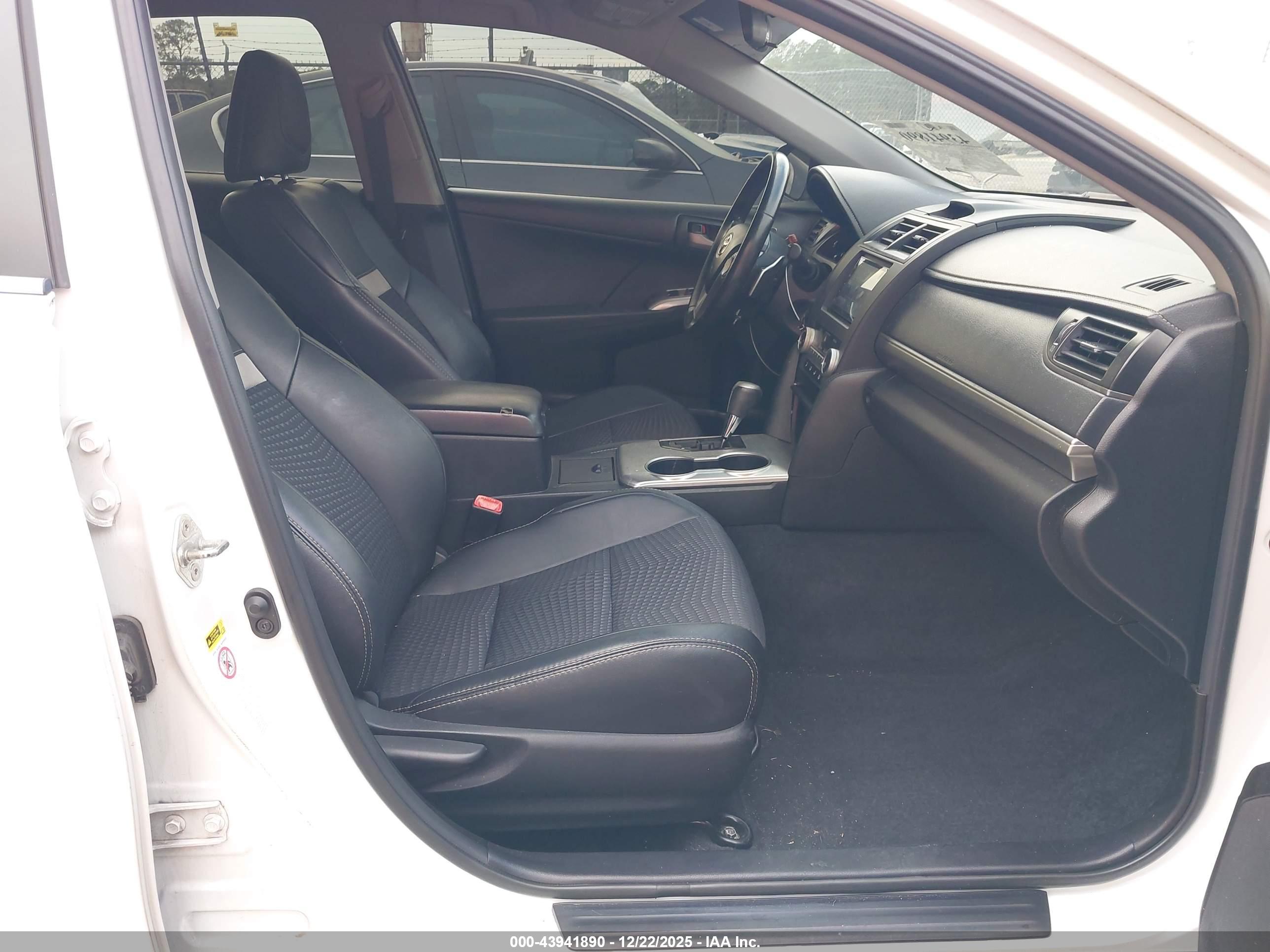 TOYOTA CAMRY image 5
