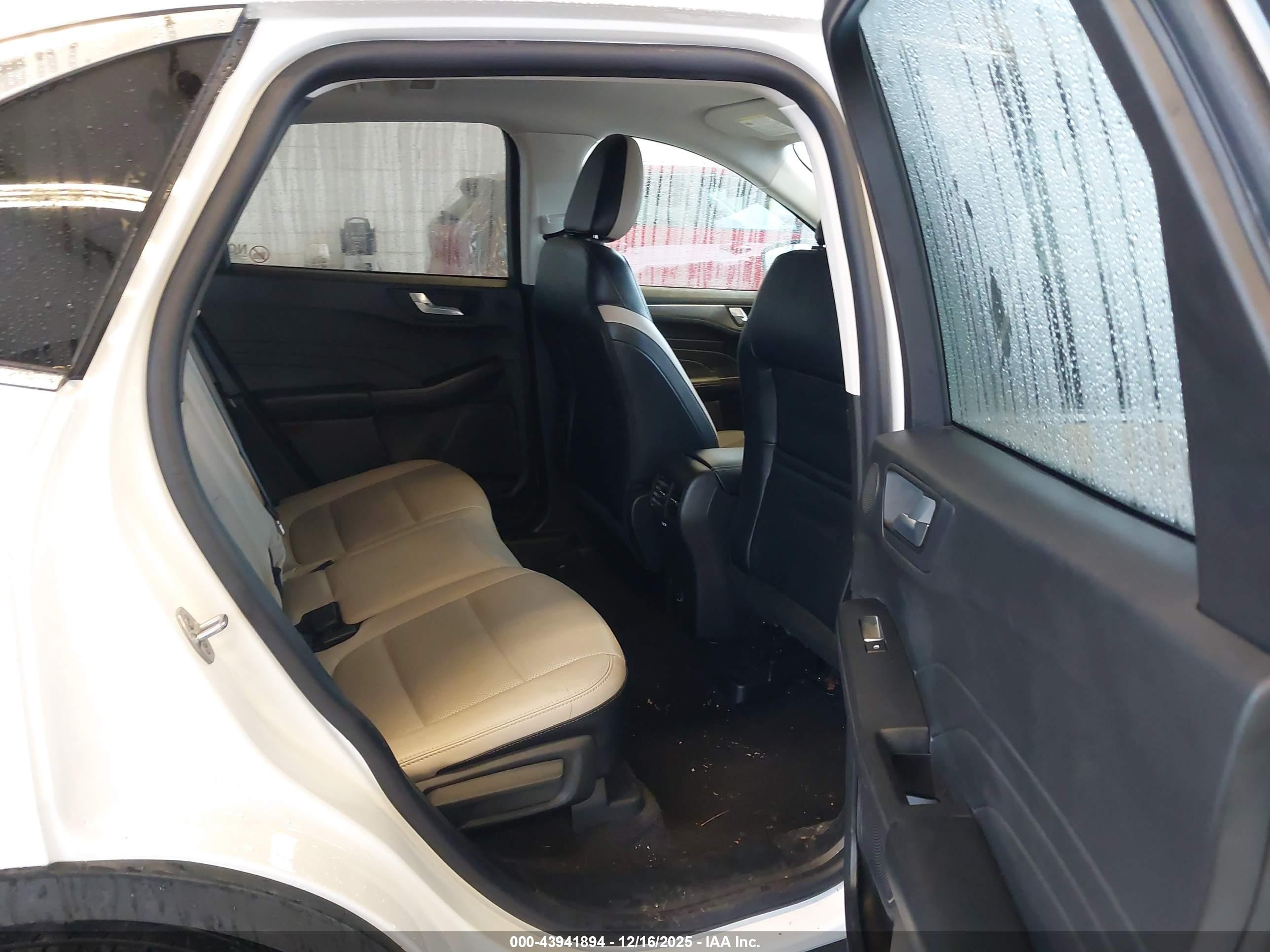 FORD ESCAPE image 8