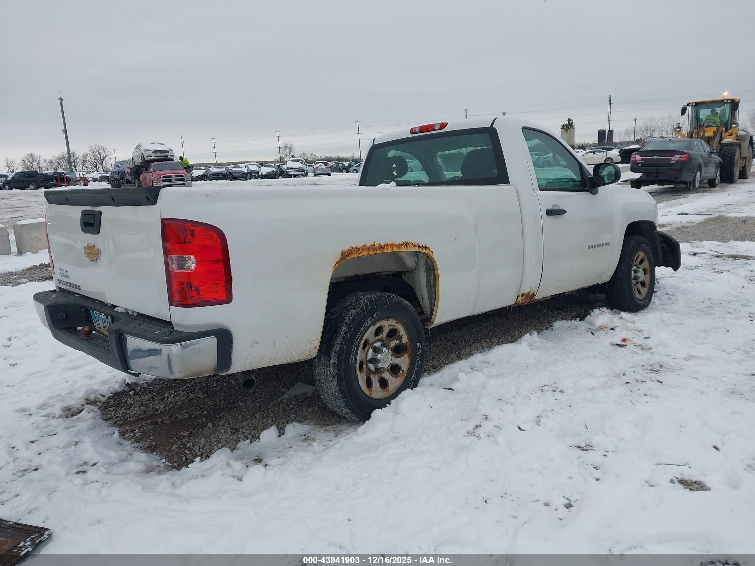 CHEVROLET SILVERADO image 4