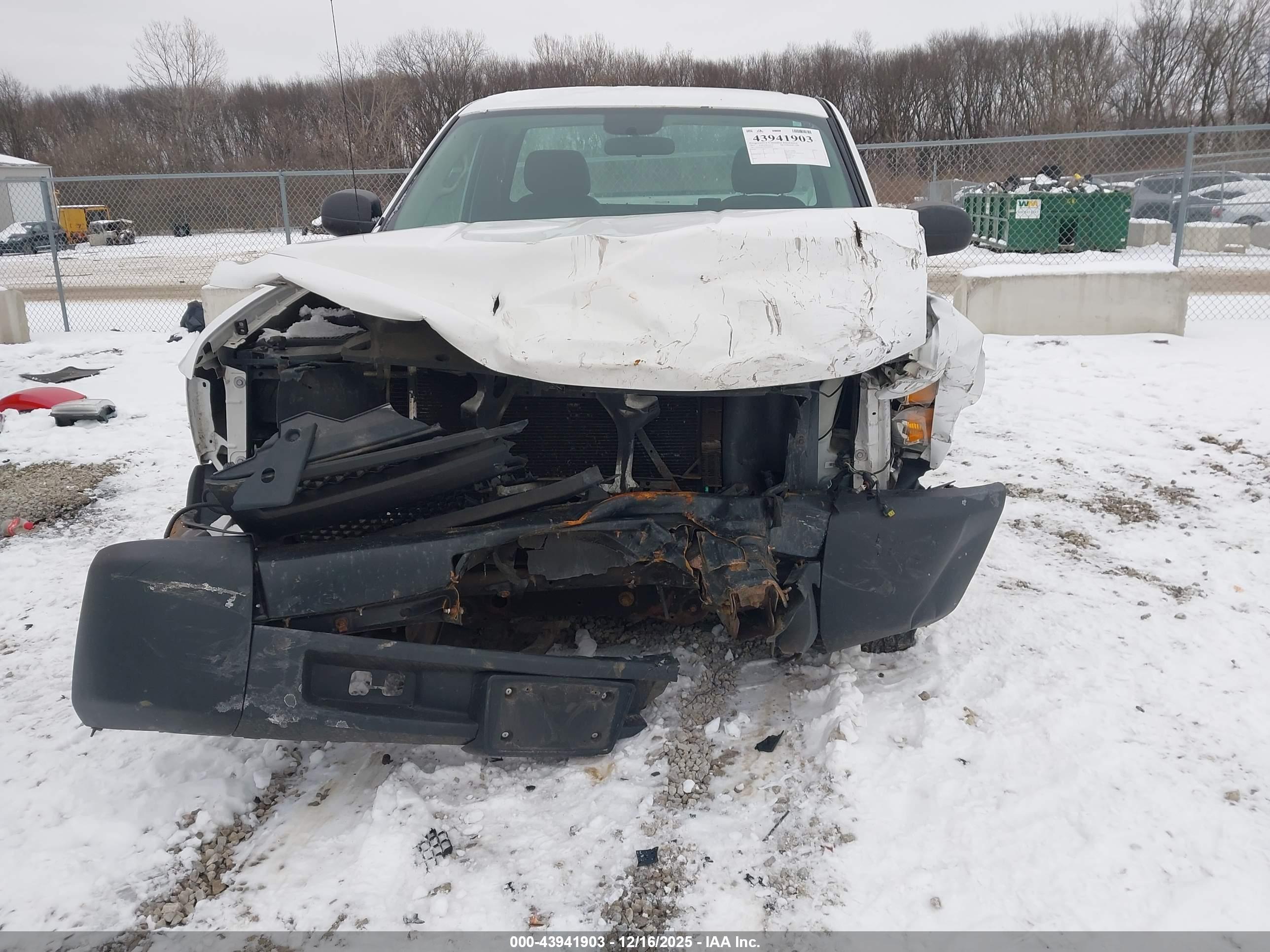 CHEVROLET SILVERADO image 6