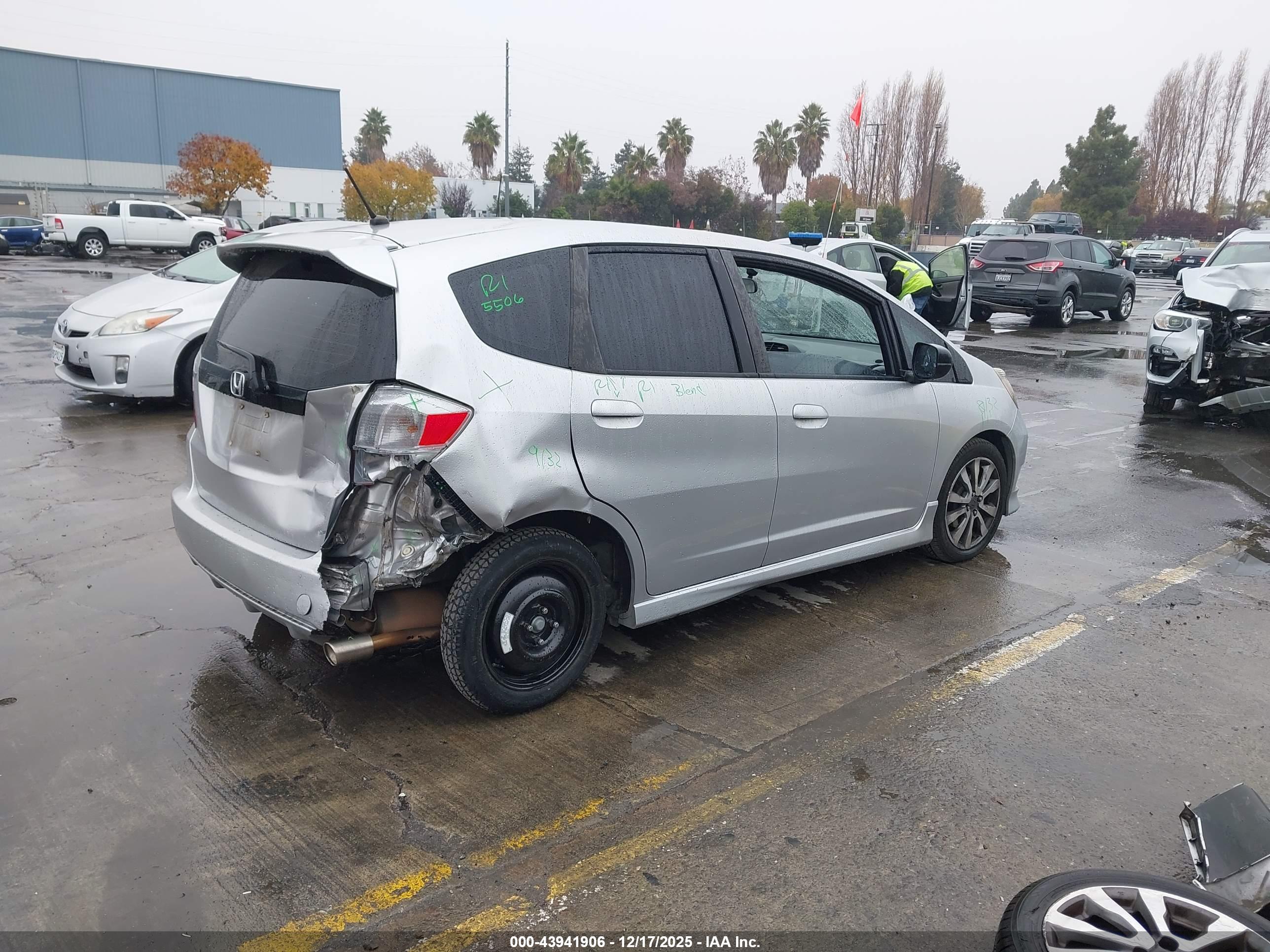 HONDA FIT image 4