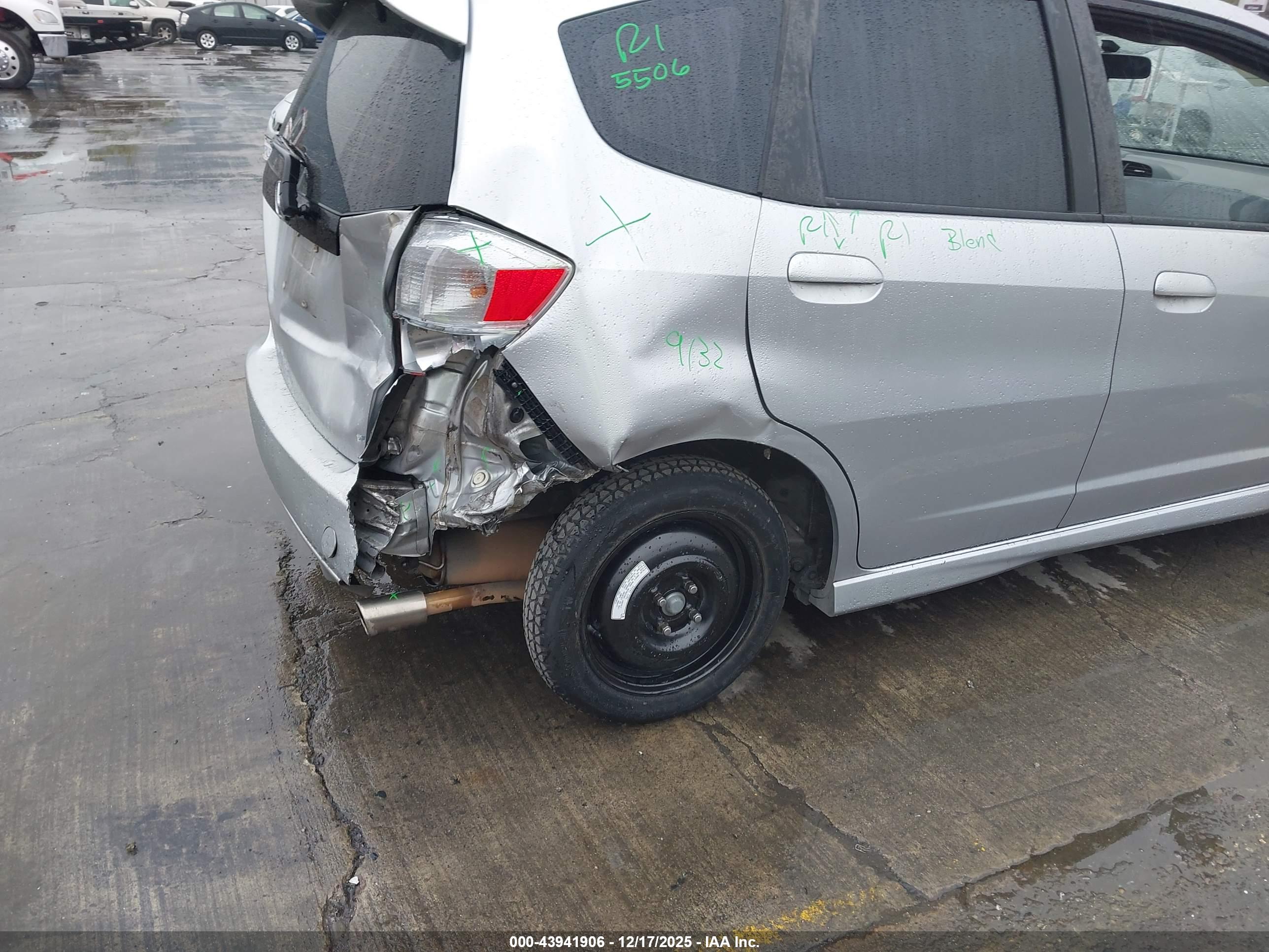 HONDA FIT image 6