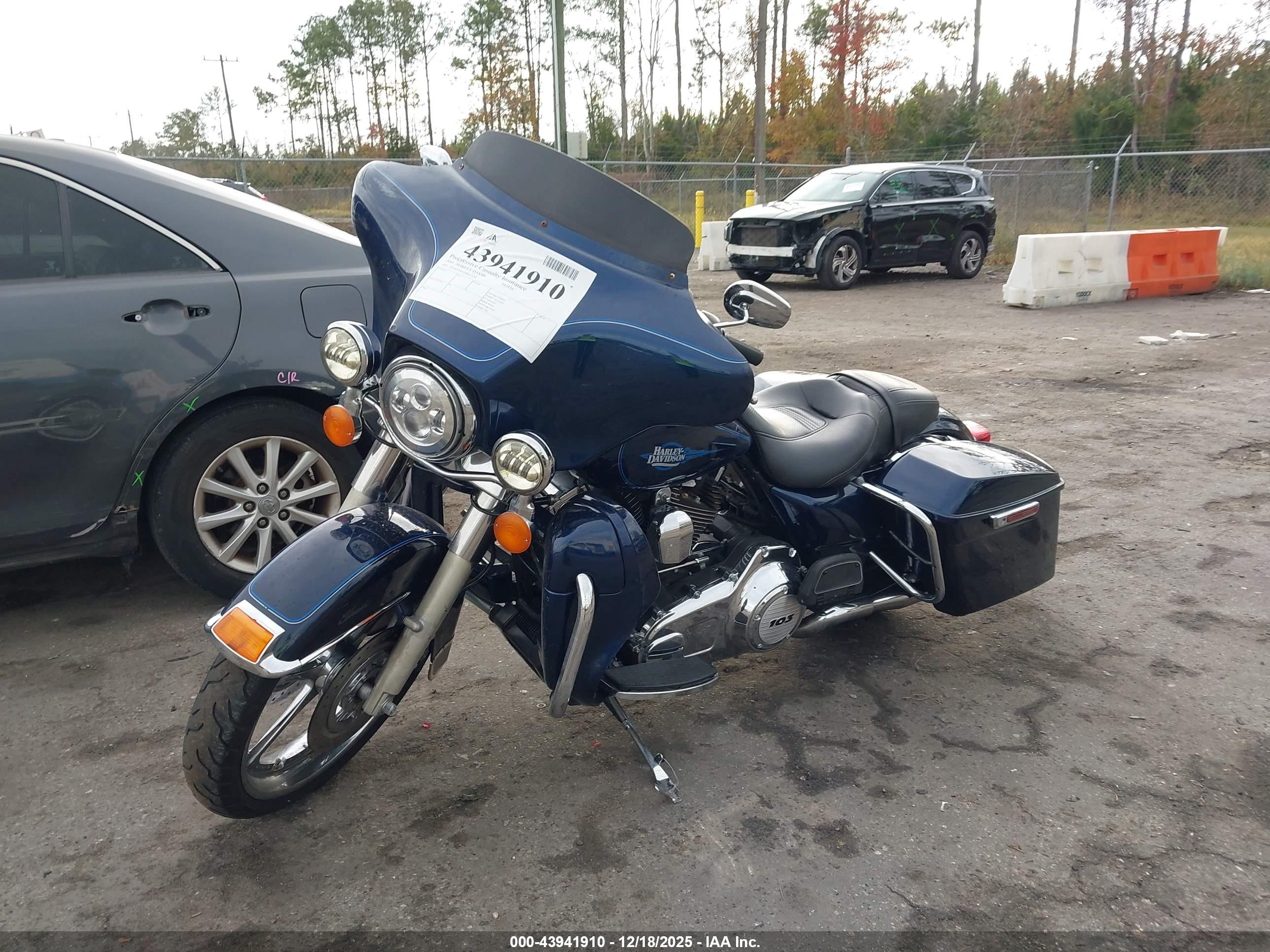 HARLEY-DAVIDSON FLHTC image 2