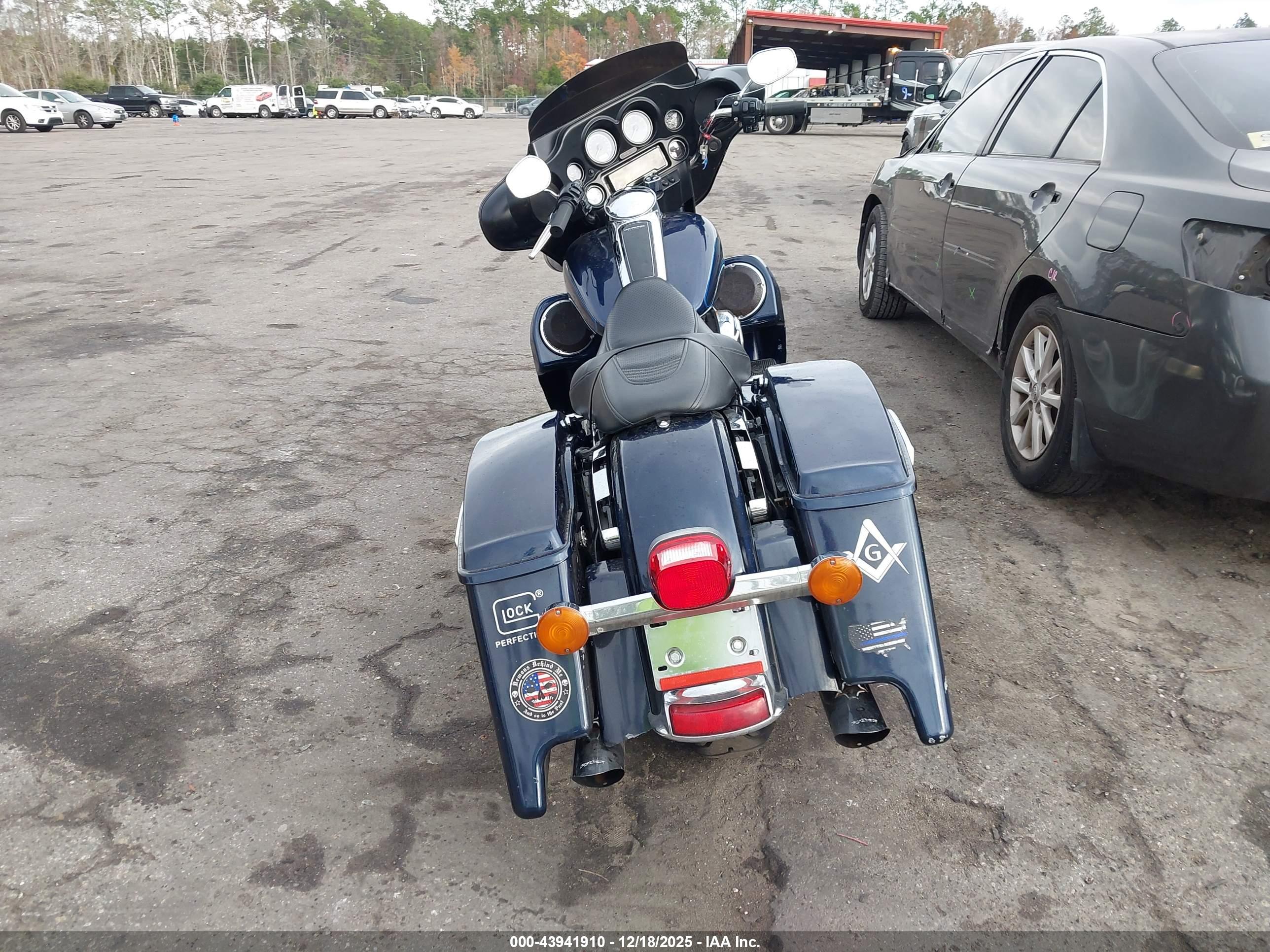 HARLEY-DAVIDSON FLHTC image 6