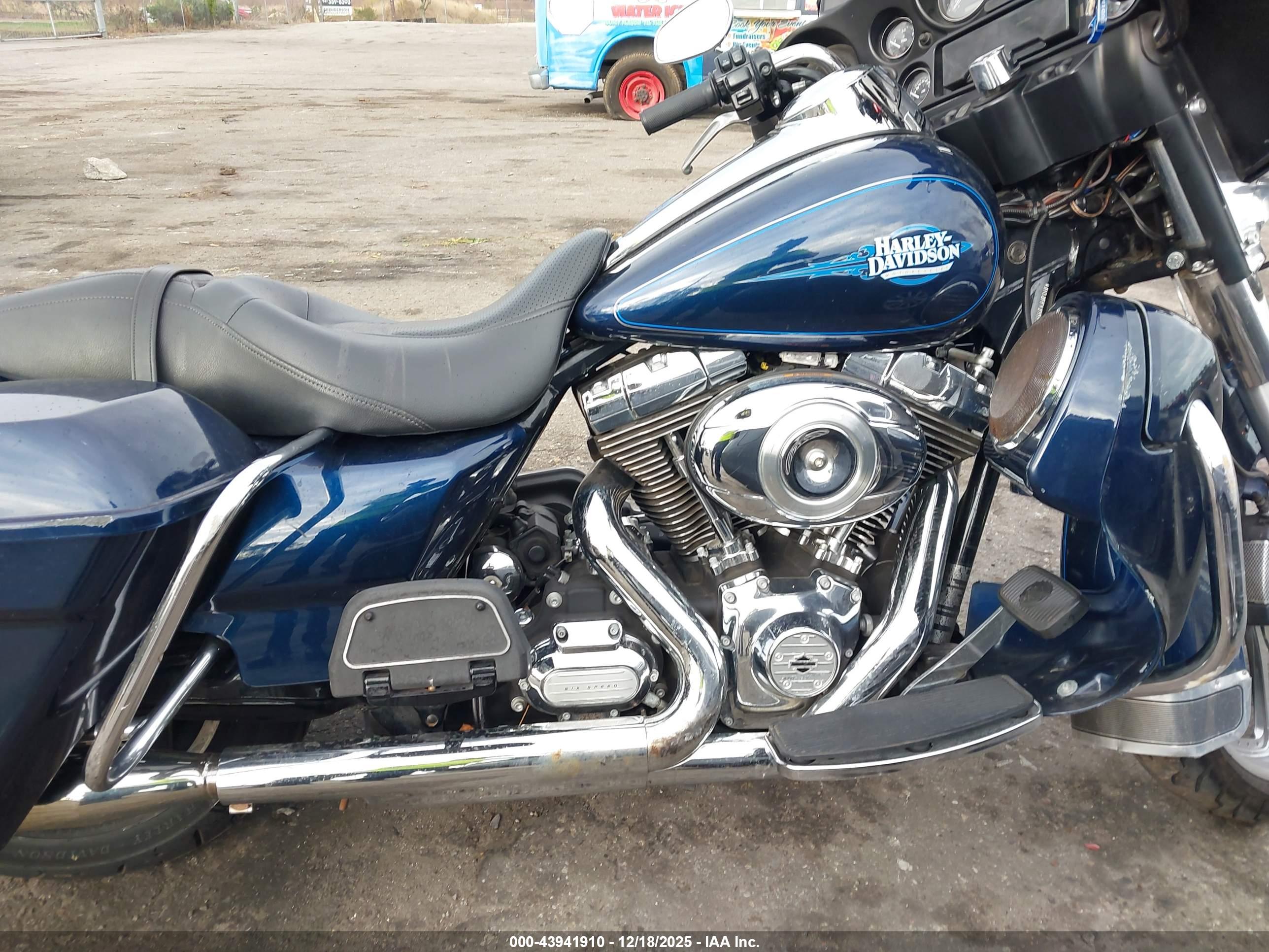 HARLEY-DAVIDSON FLHTC image 8