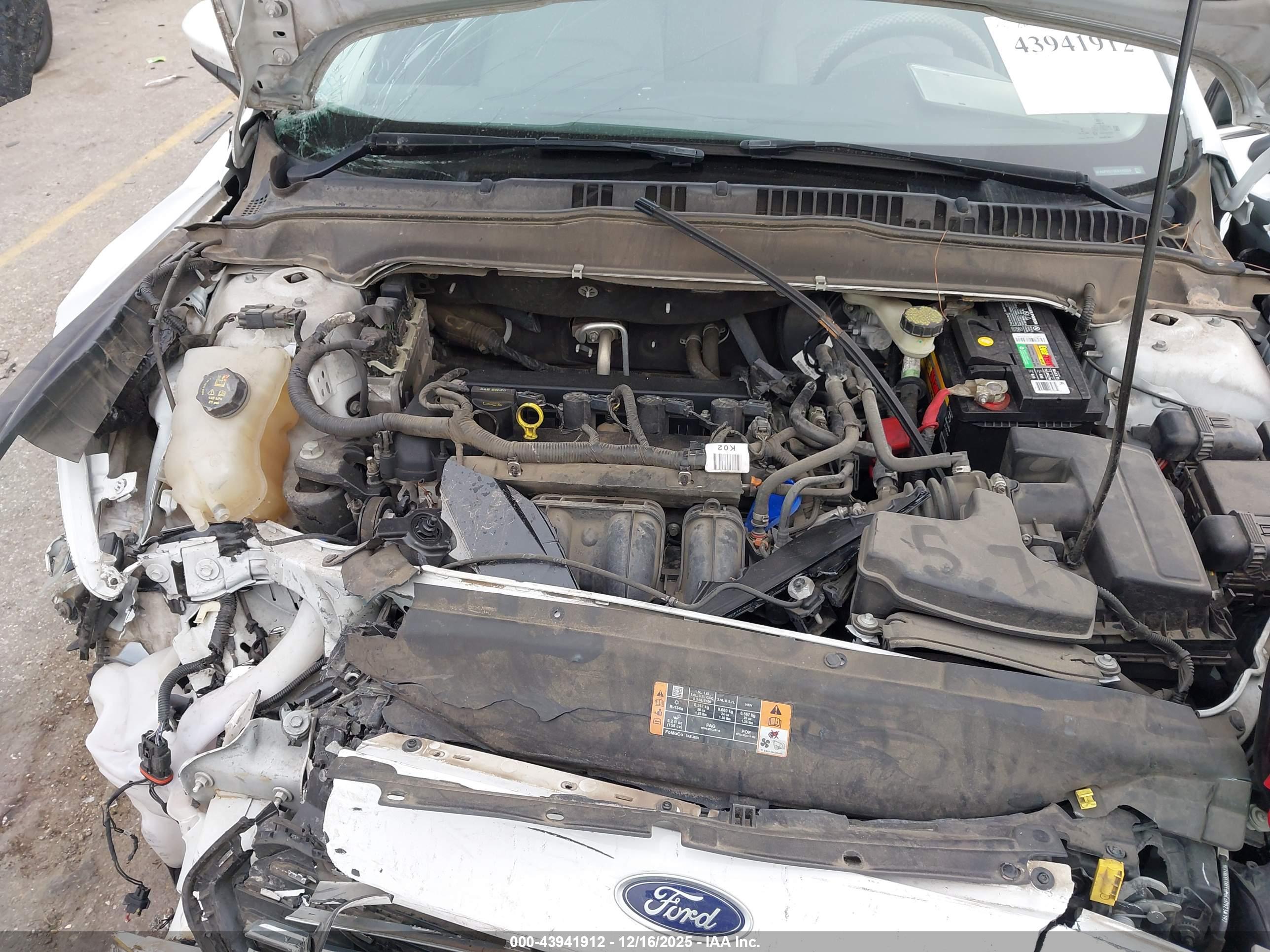FORD FUSION image 10