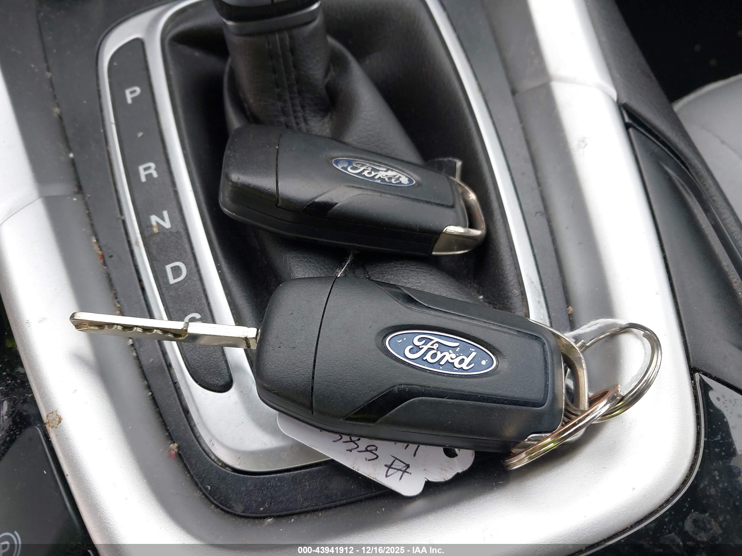 FORD FUSION image 11