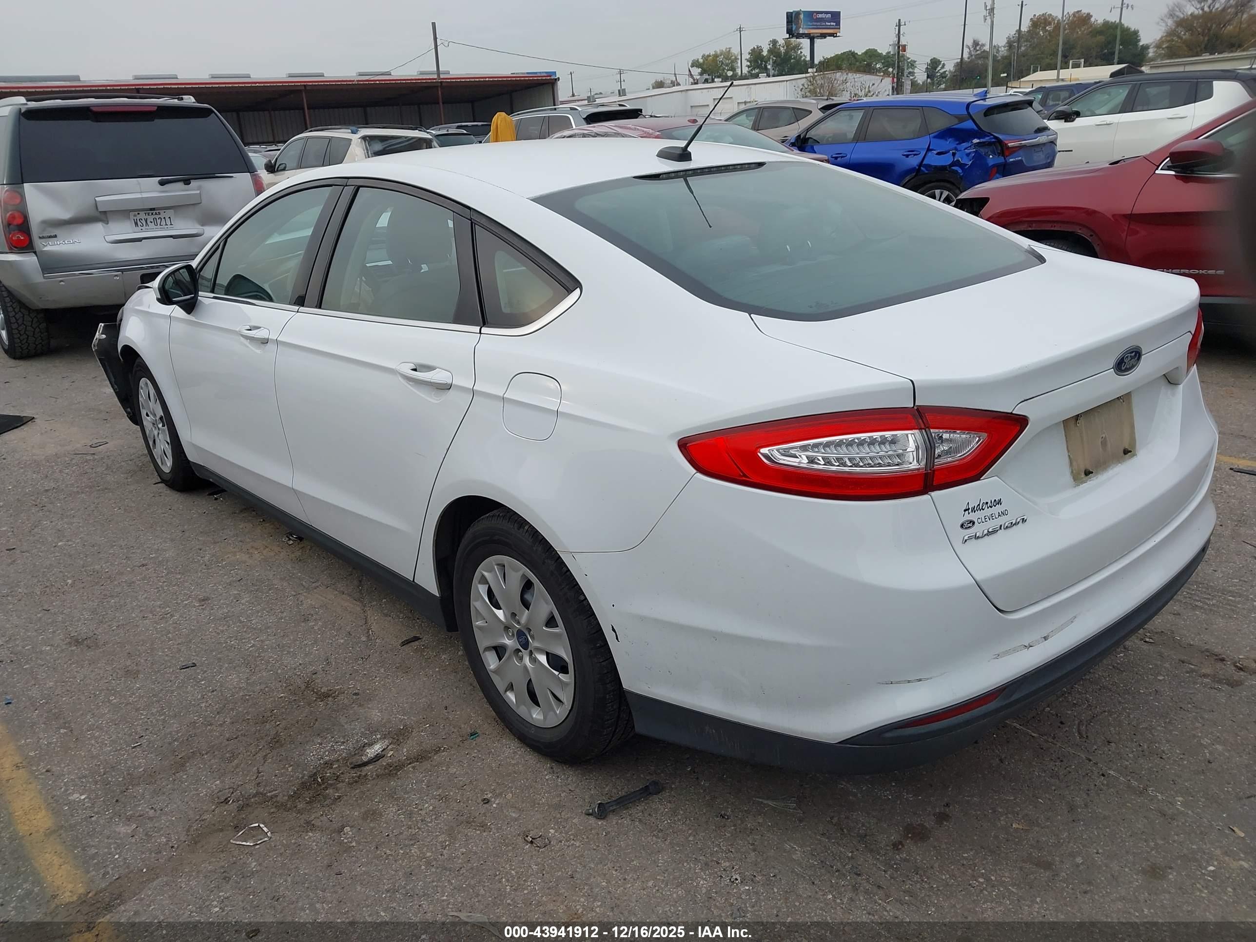 FORD FUSION image 3