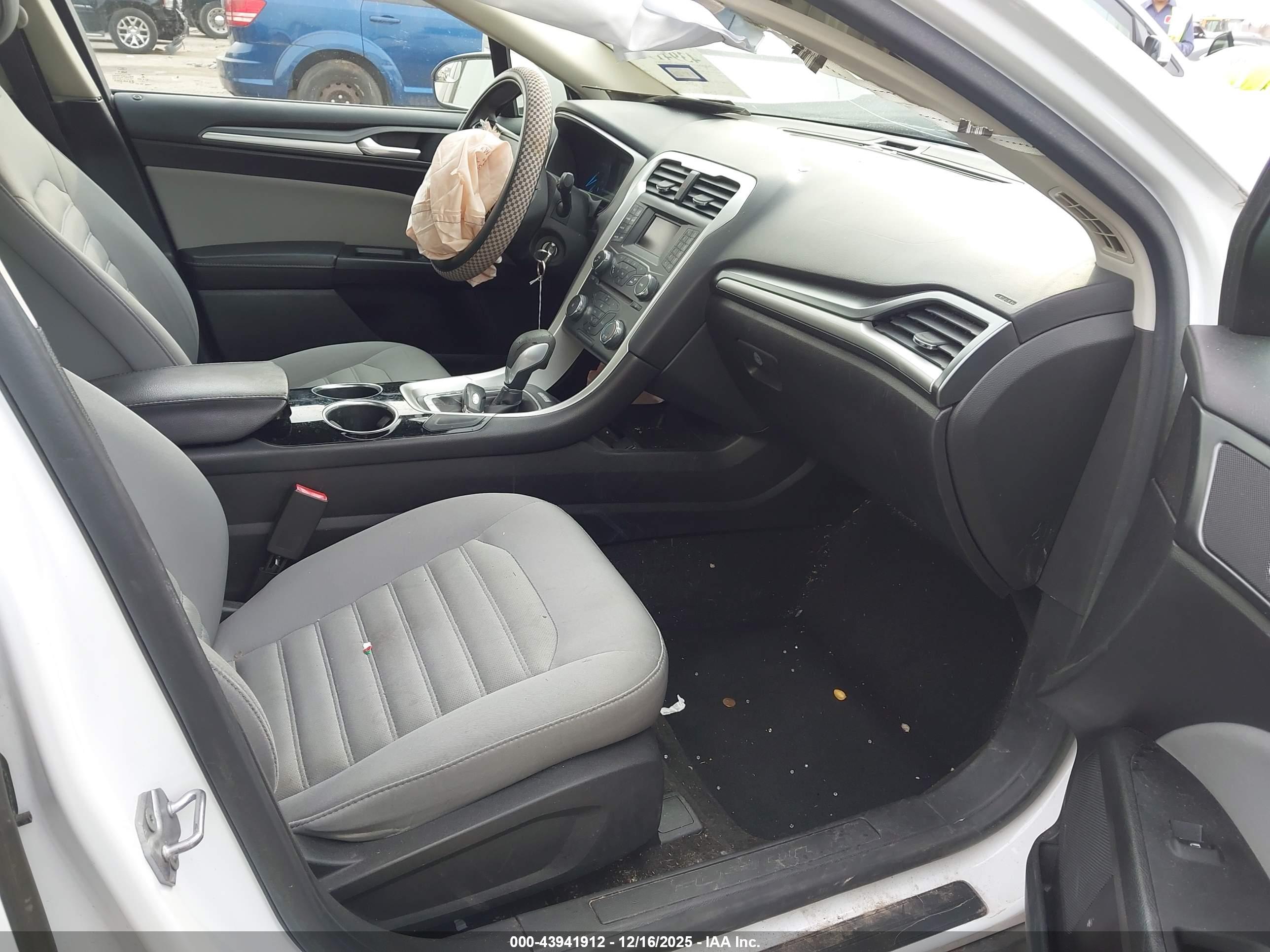 FORD FUSION image 5