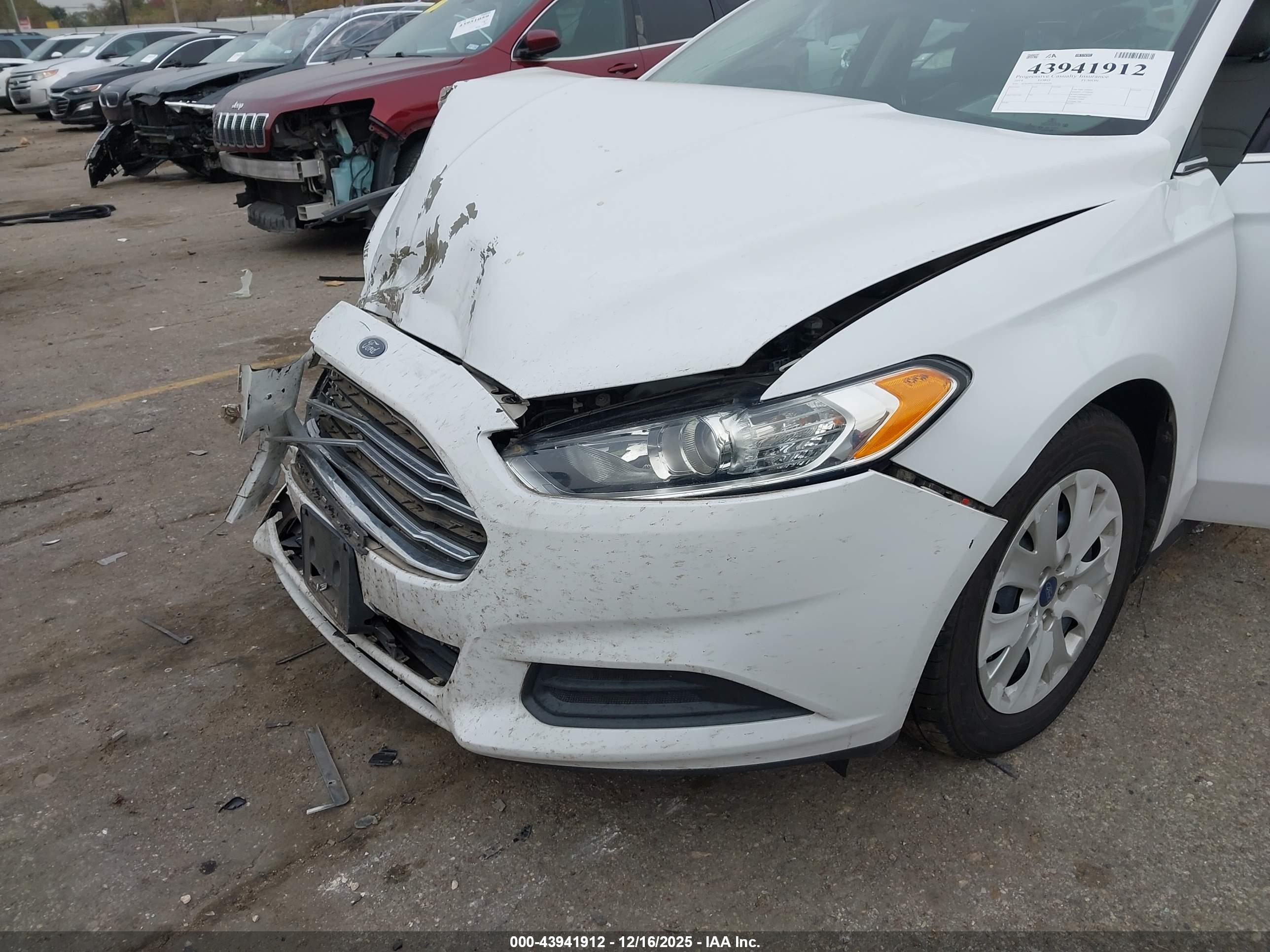 FORD FUSION image 6