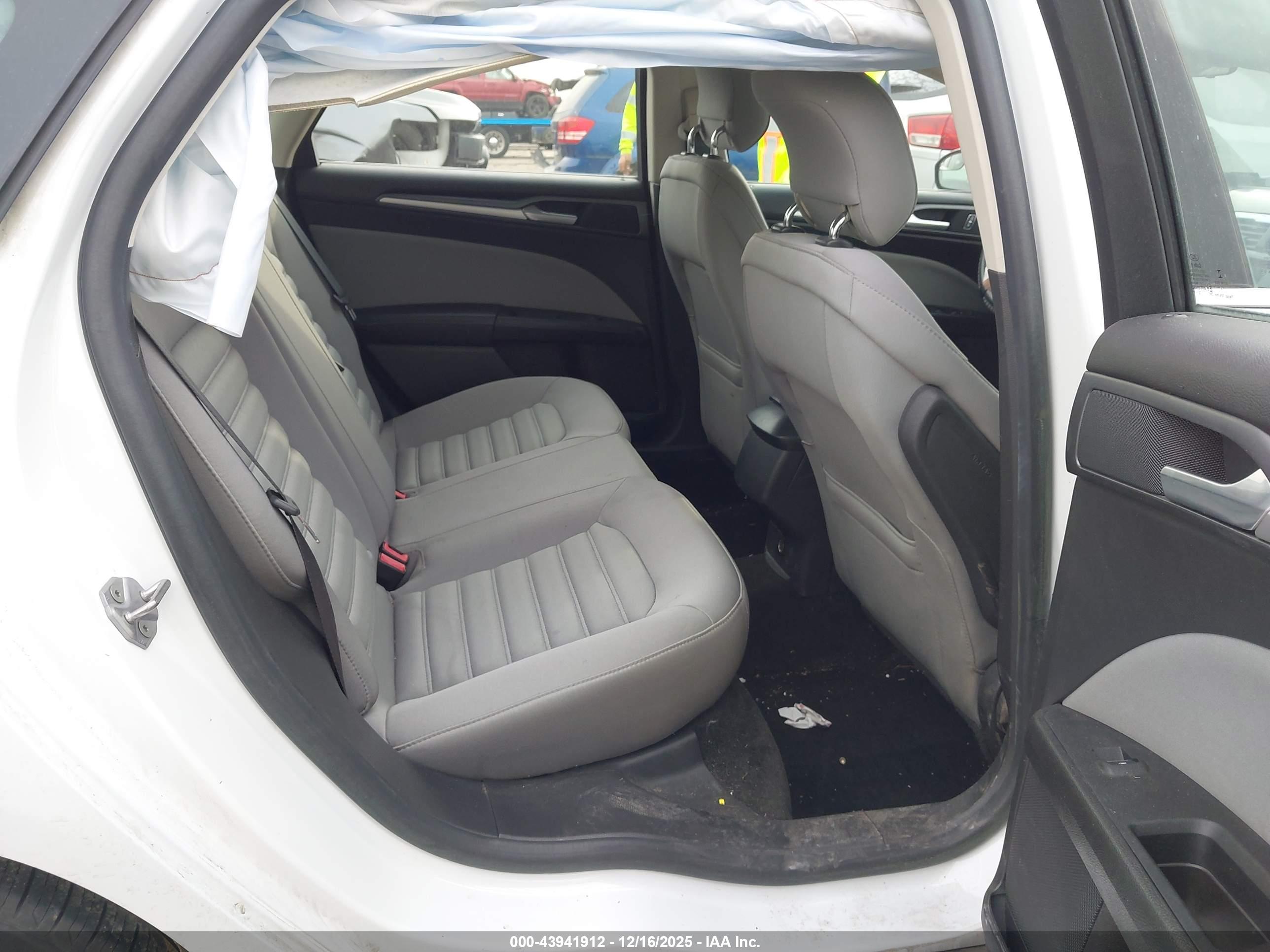 FORD FUSION image 8