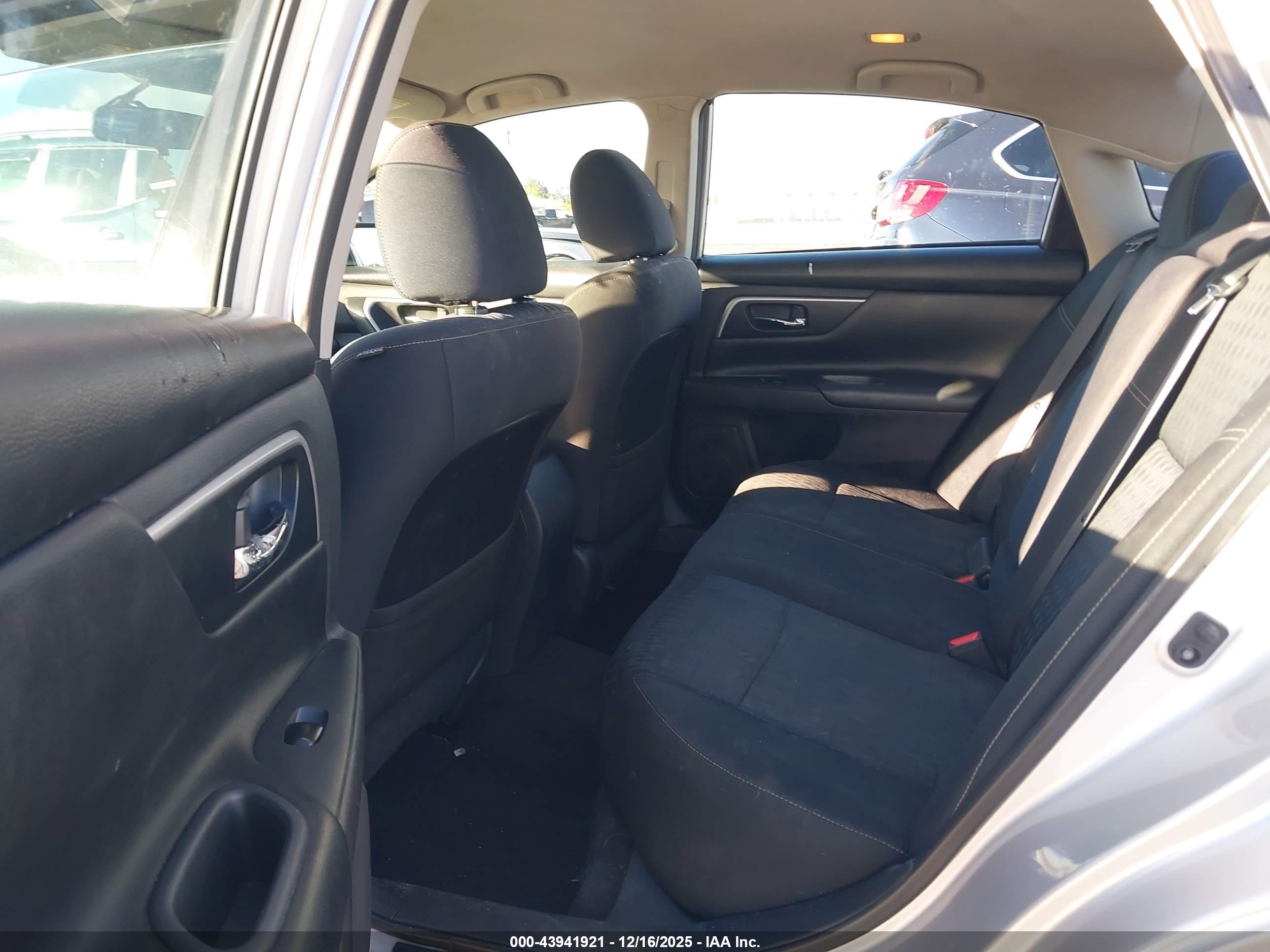 NISSAN ALTIMA image 8