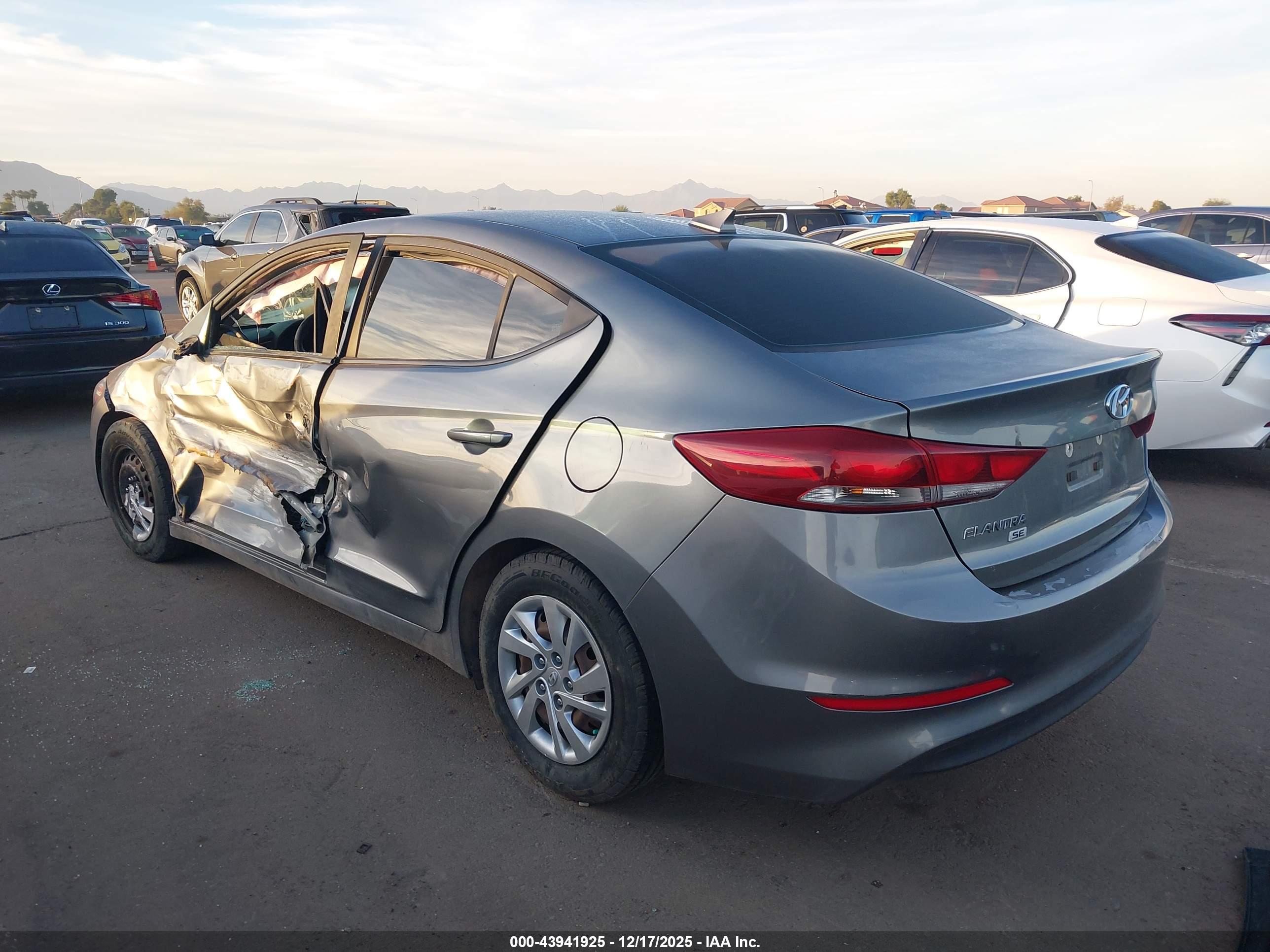 HYUNDAI ELANTRA image 3