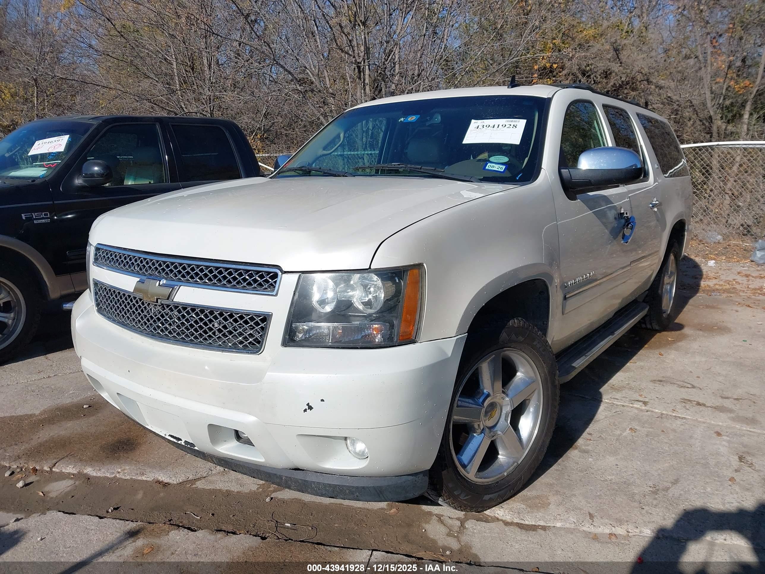 CHEVROLET SUBURBAN image 2