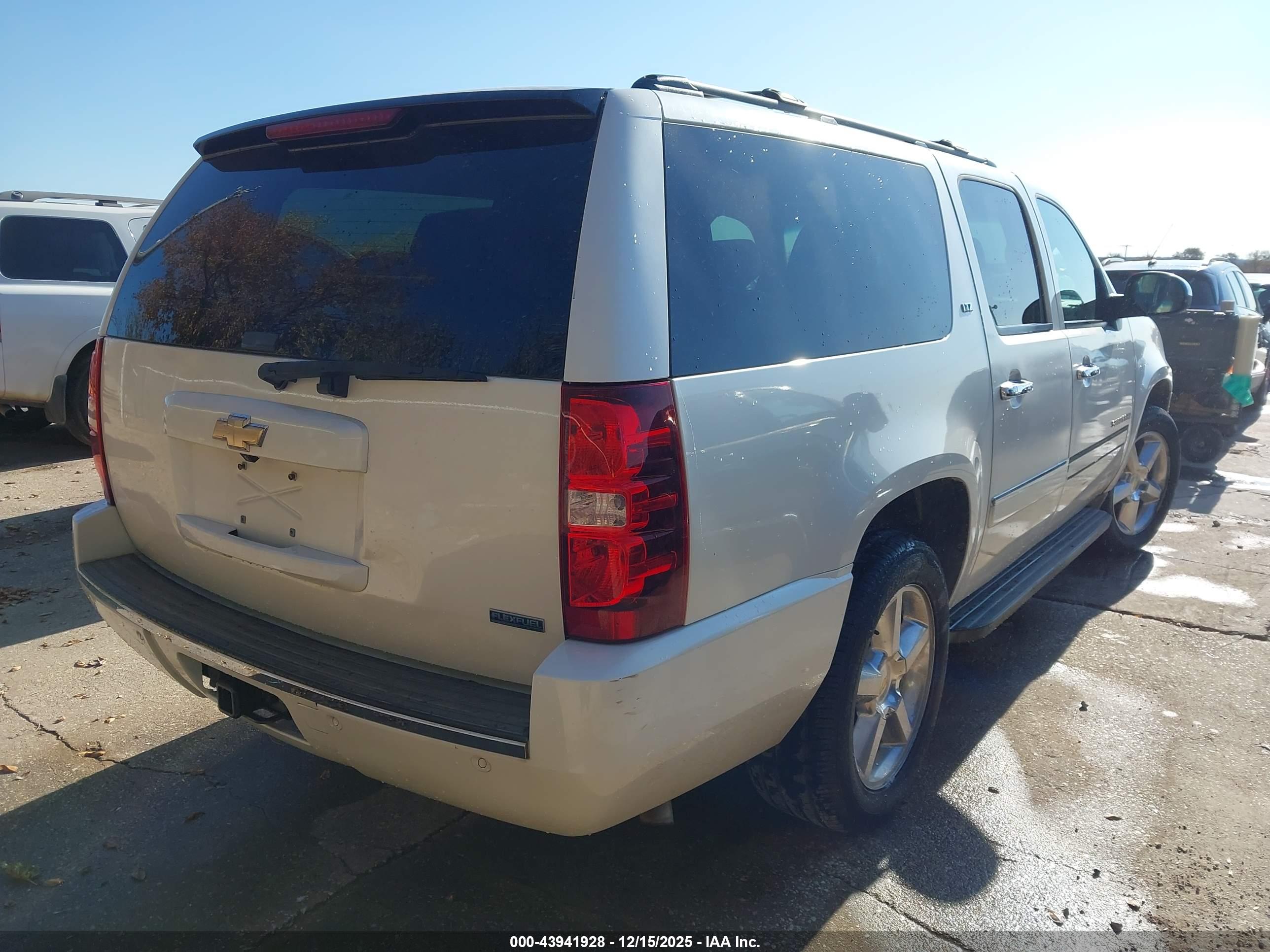 CHEVROLET SUBURBAN image 4