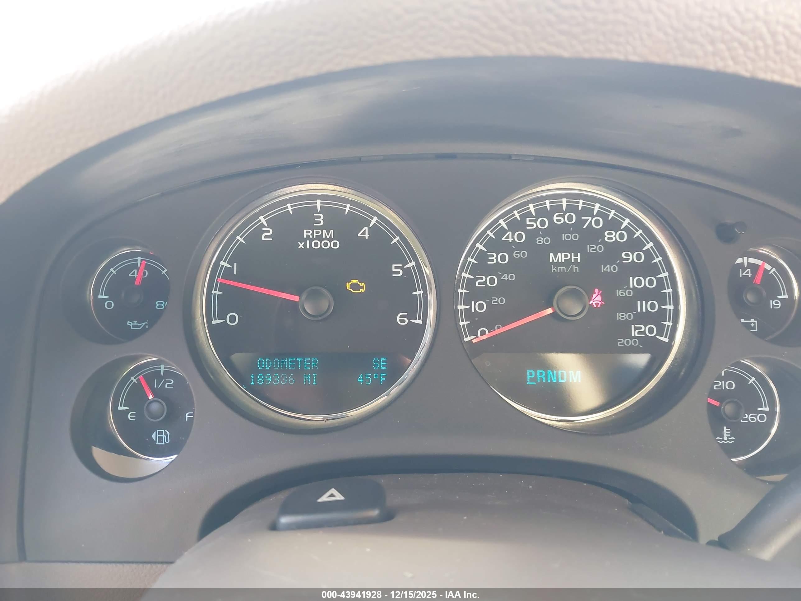 CHEVROLET SUBURBAN image 7