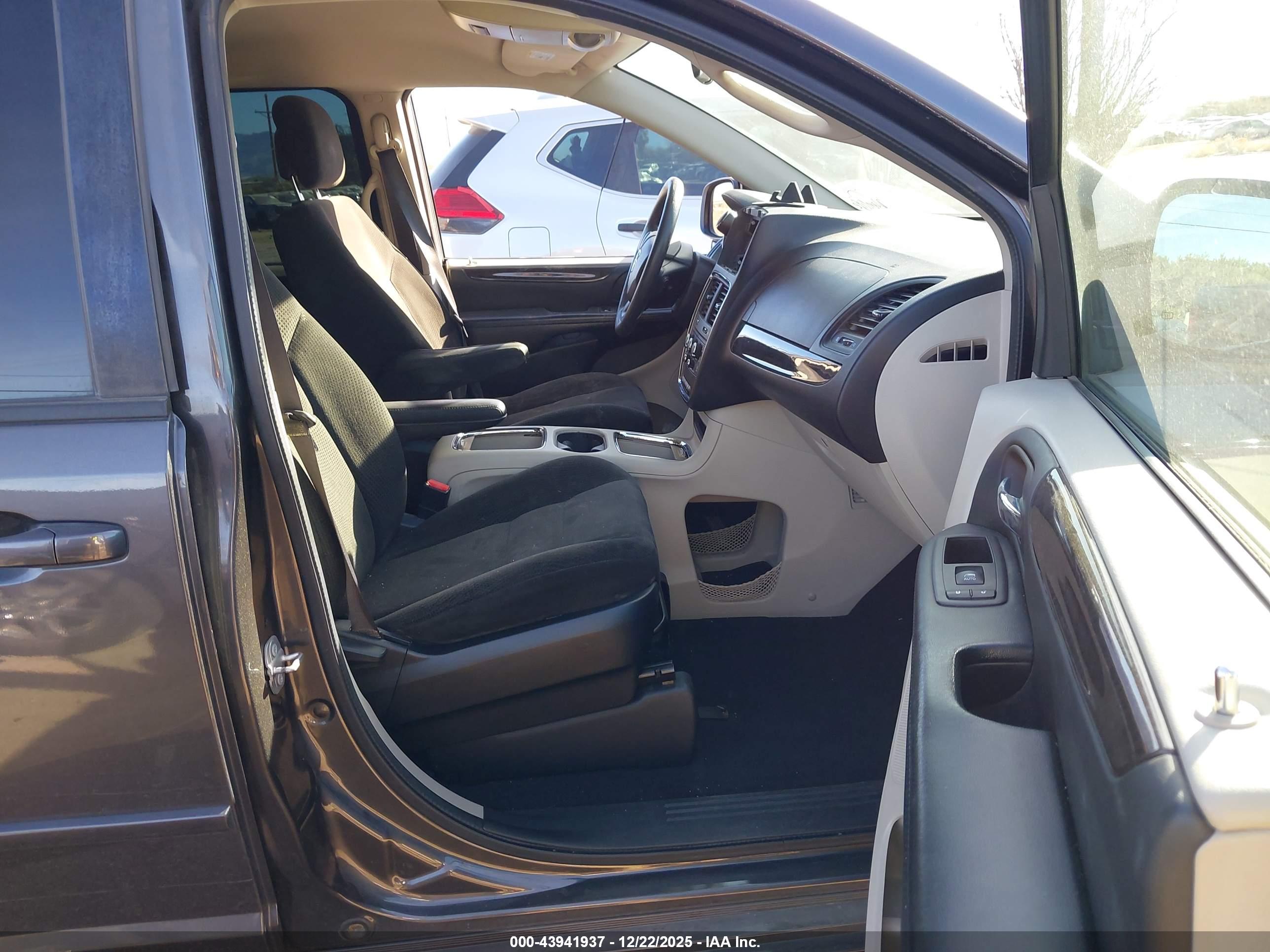 DODGE GRAND image 5