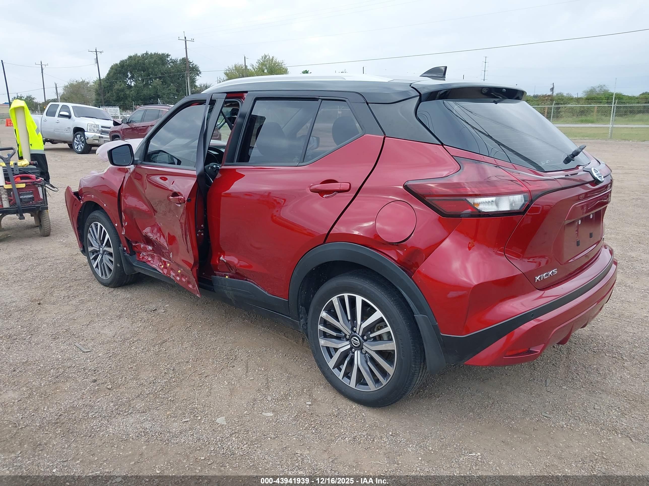 NISSAN KICKS image 3