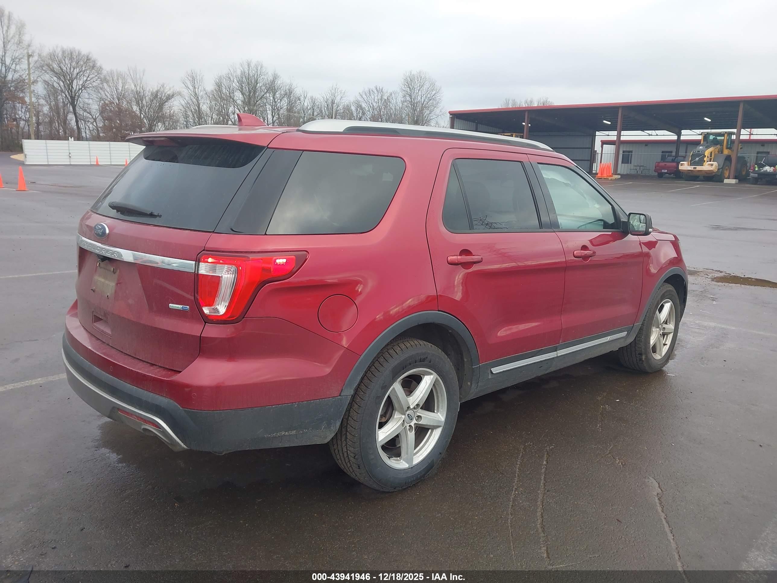 FORD EXPLORER image 4
