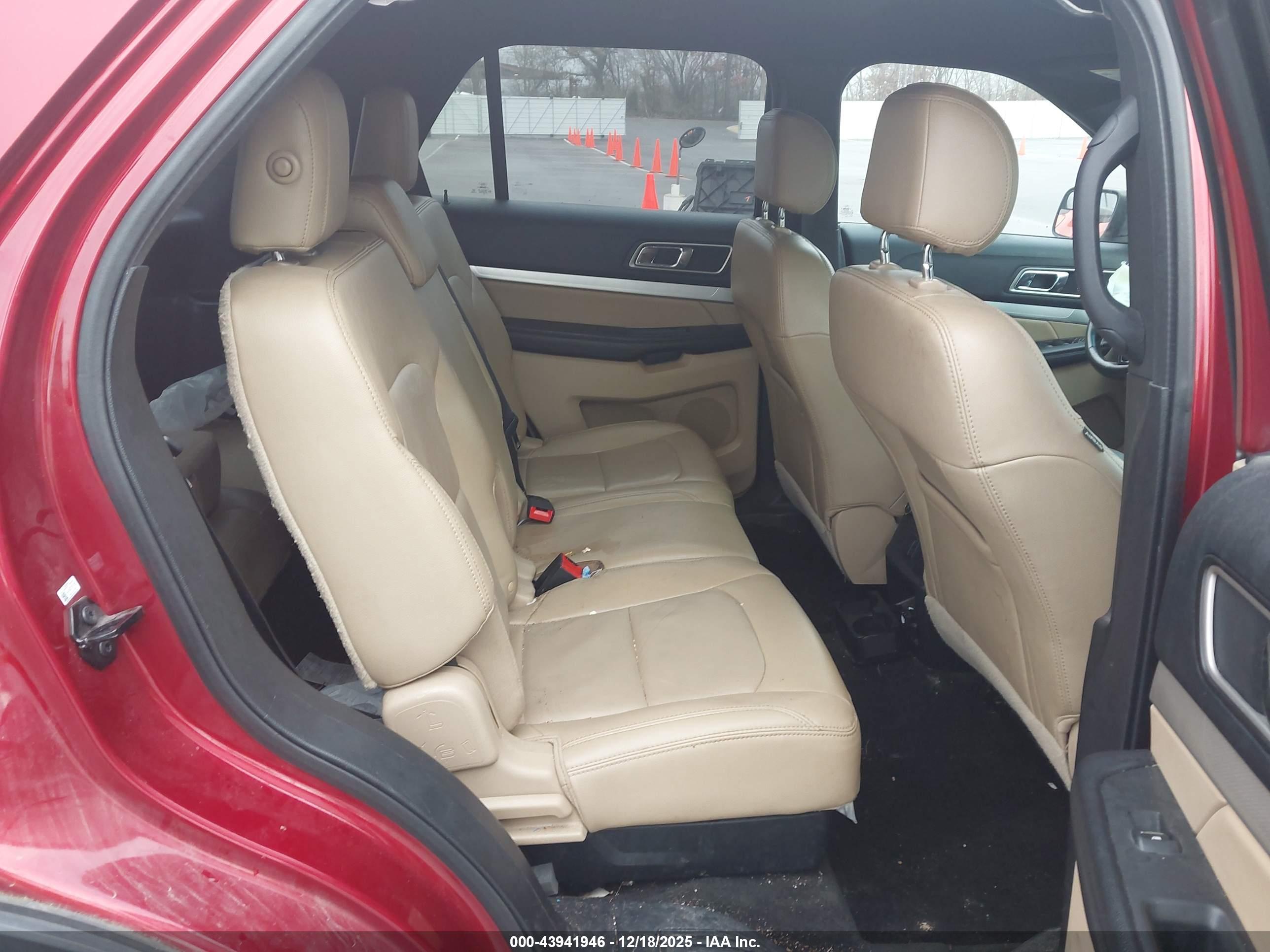 FORD EXPLORER image 8