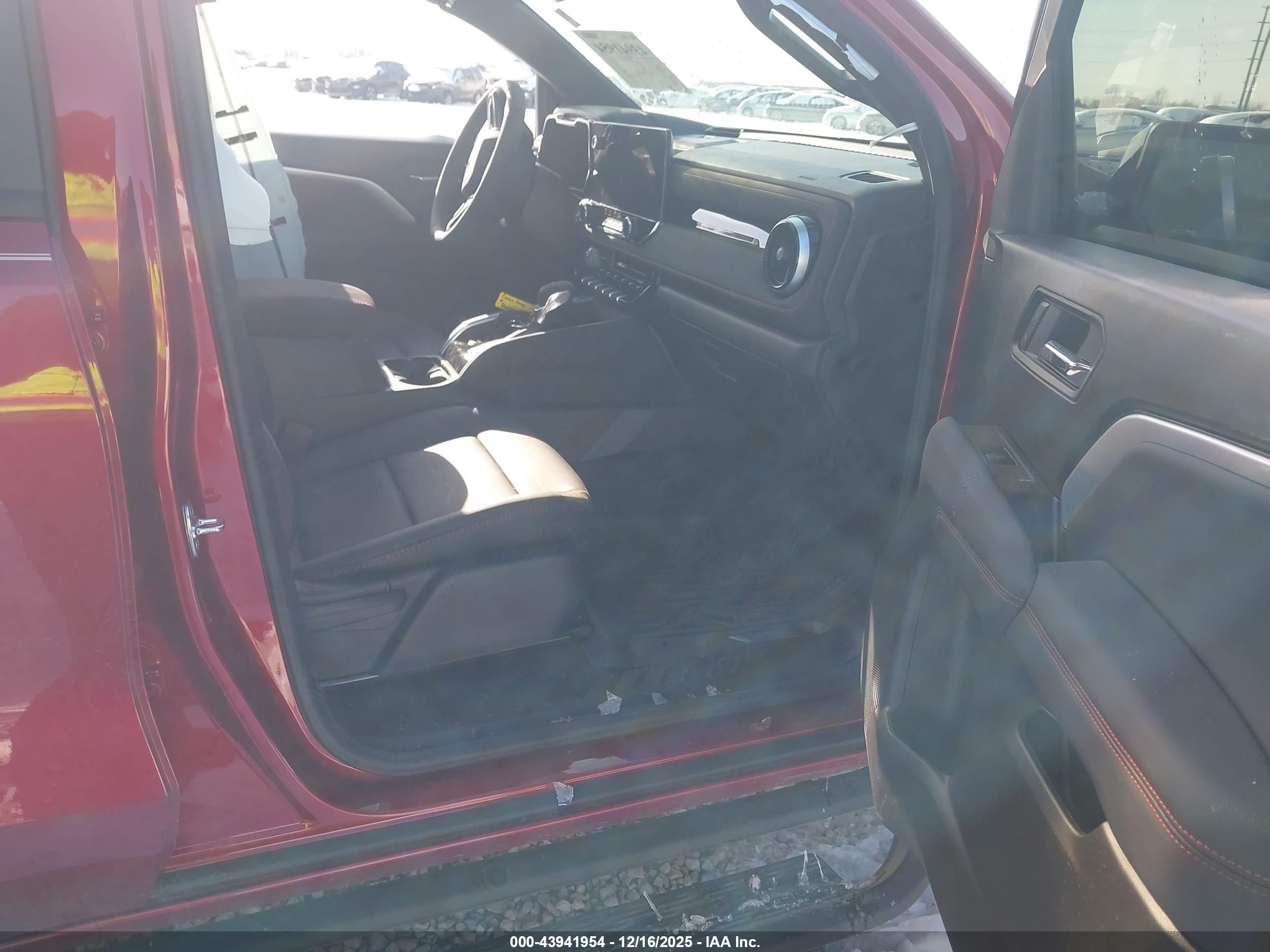 CHEVROLET COLORADO image 5