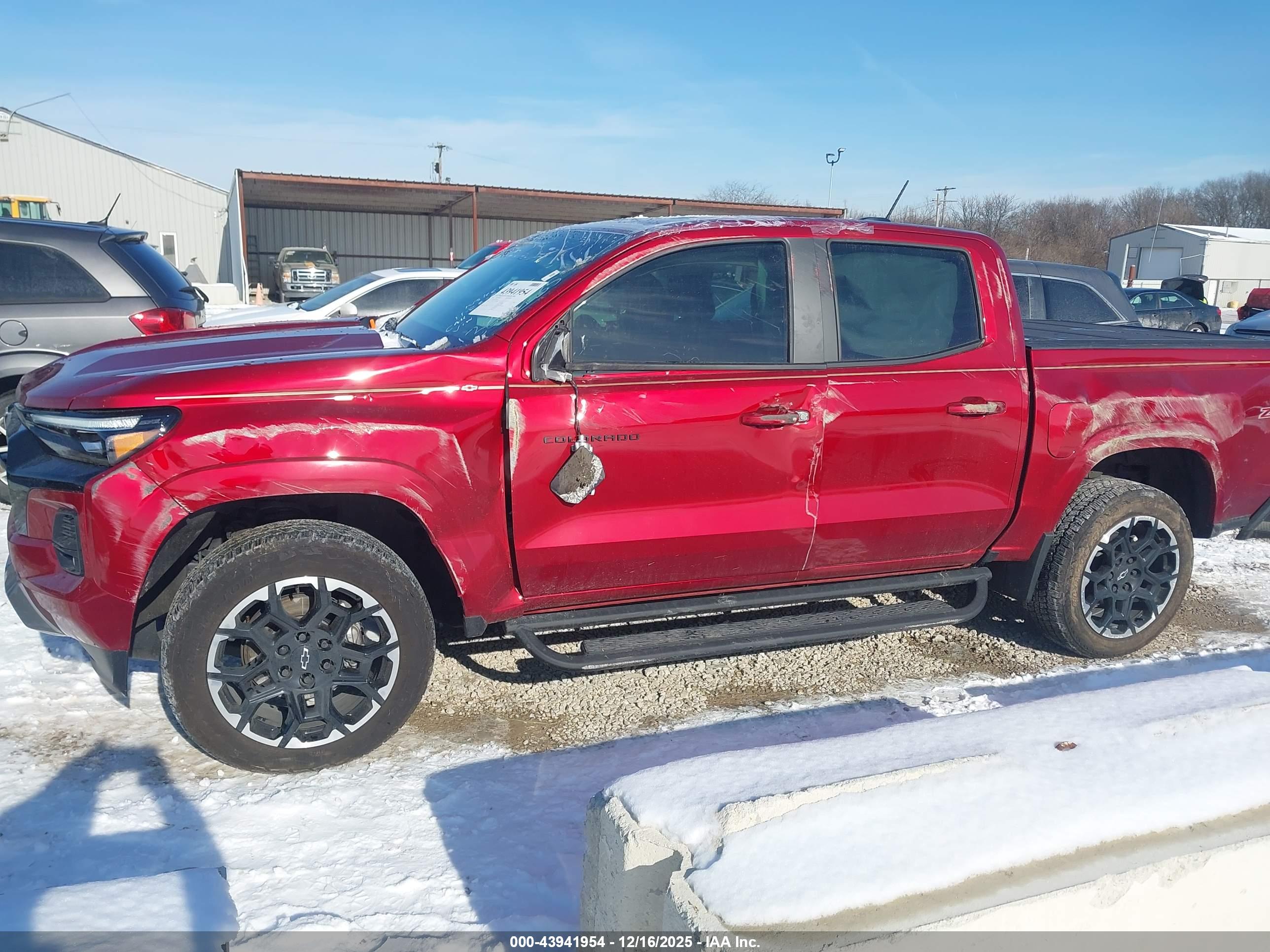 CHEVROLET COLORADO image 6