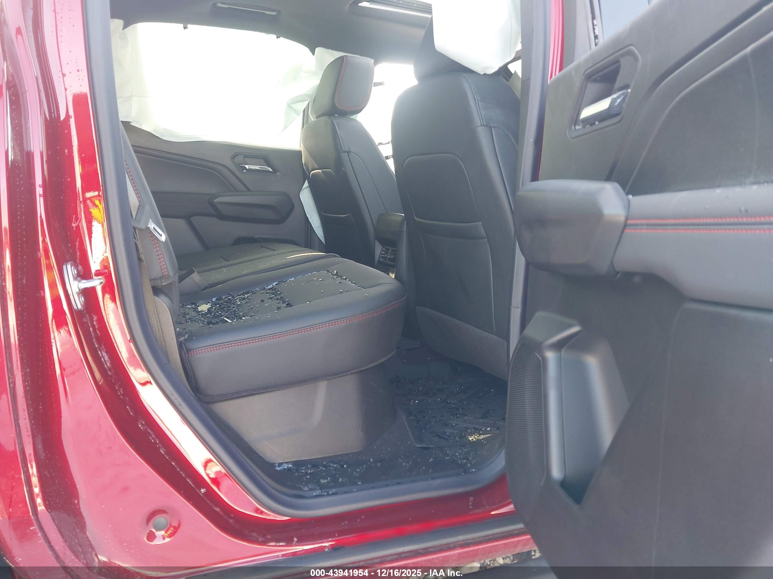 CHEVROLET COLORADO image 8