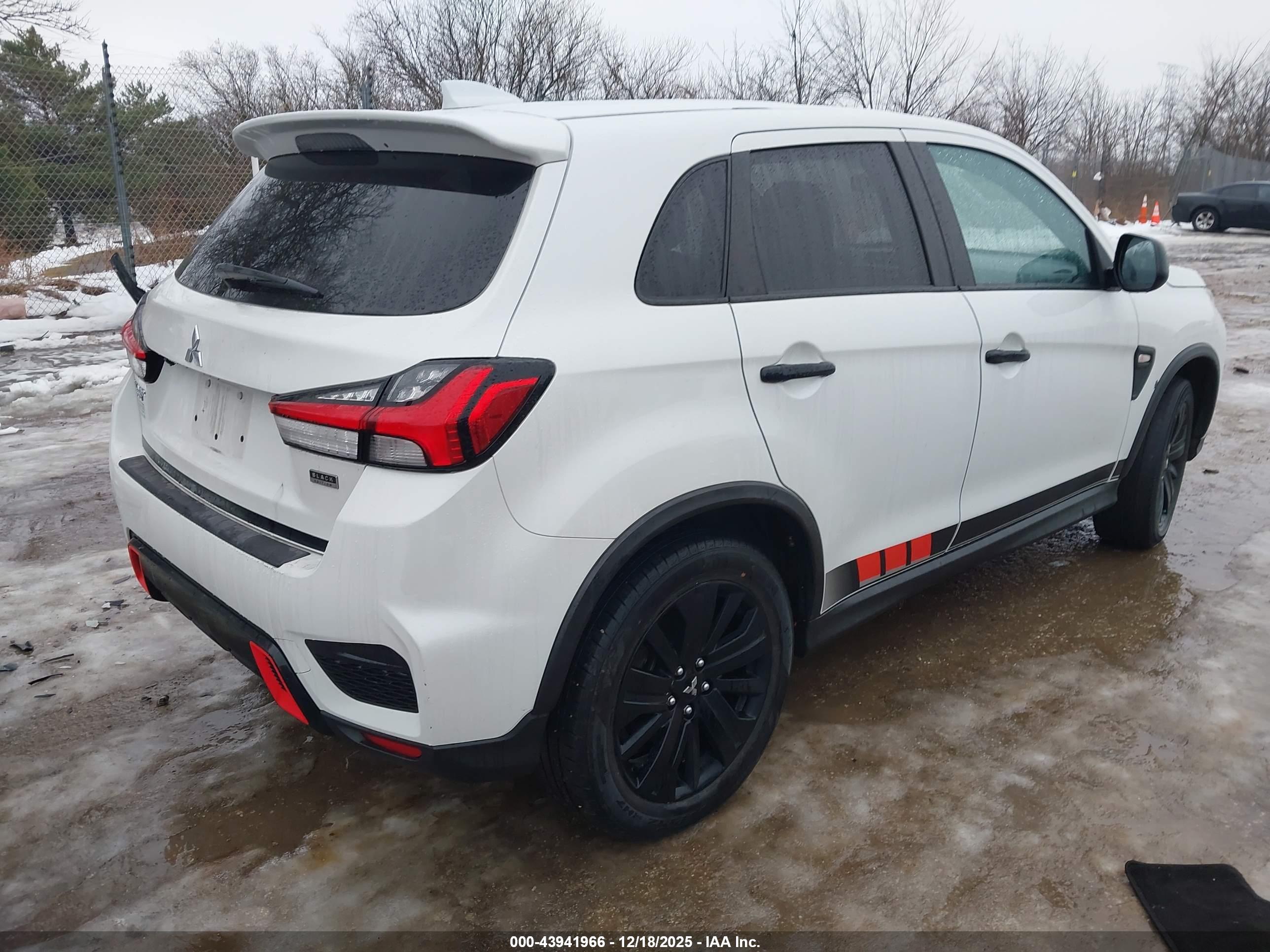 MITSUBISHI OUTLANDER image 4