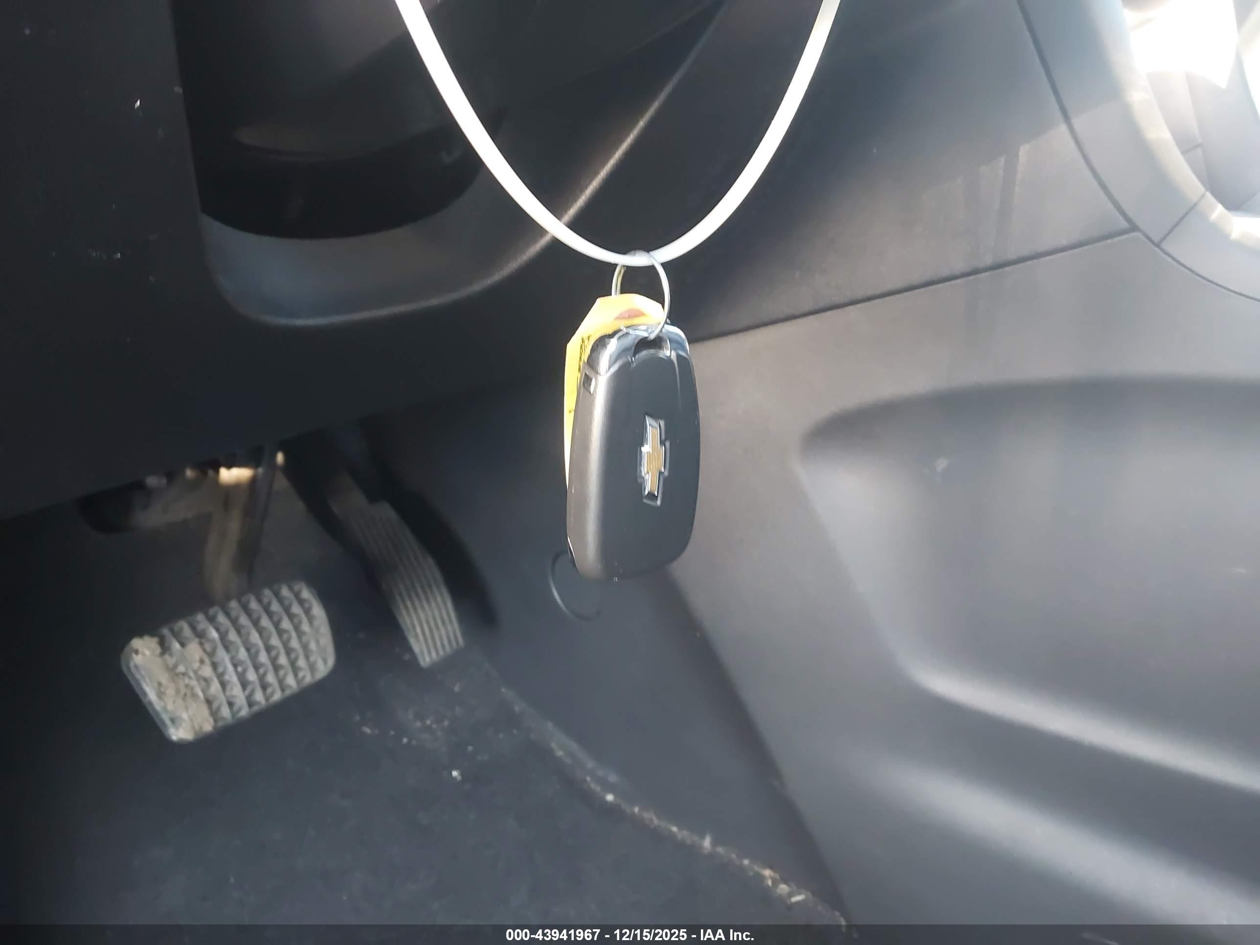 CHEVROLET EQUINOX image 11