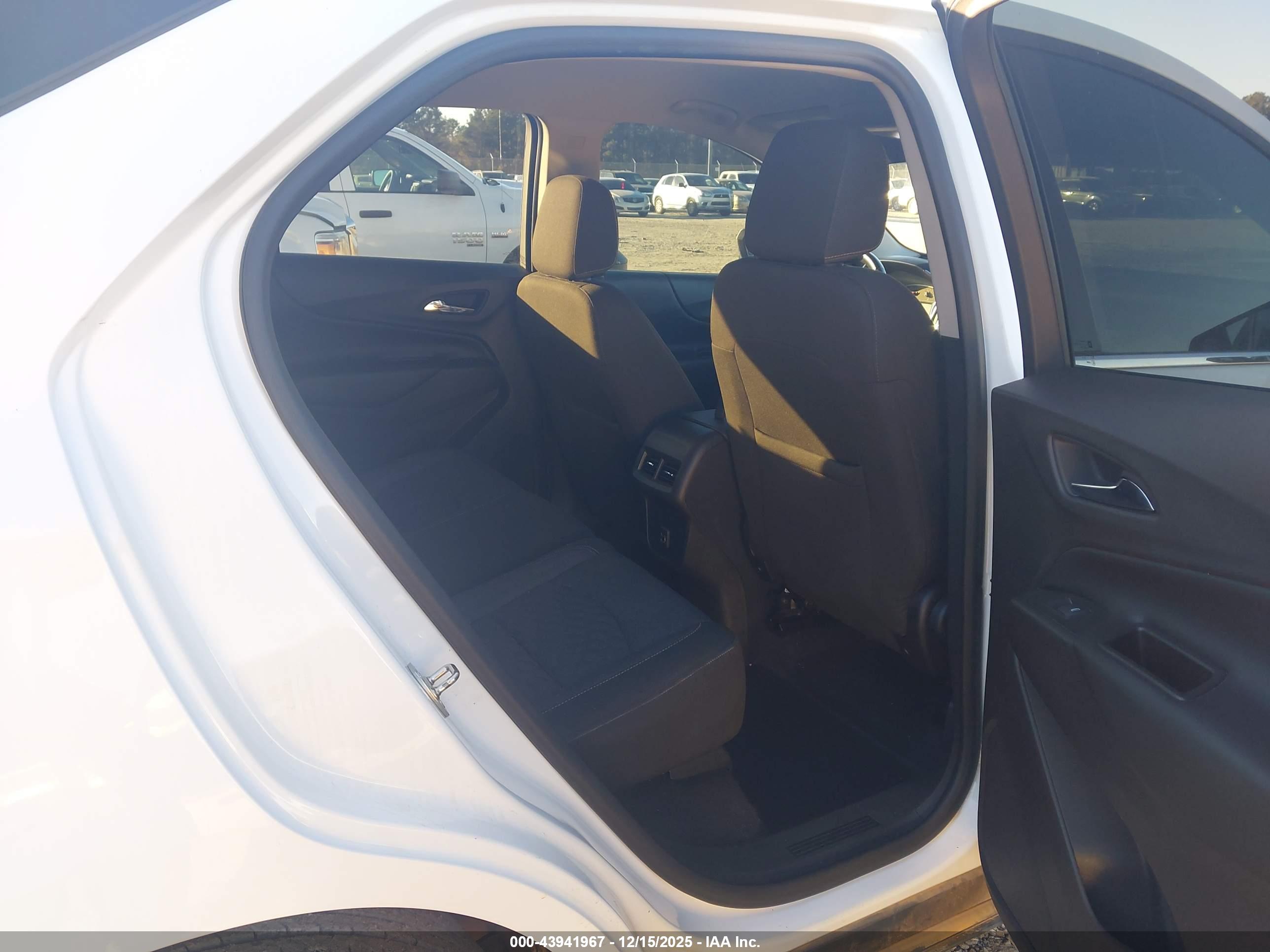CHEVROLET EQUINOX image 8