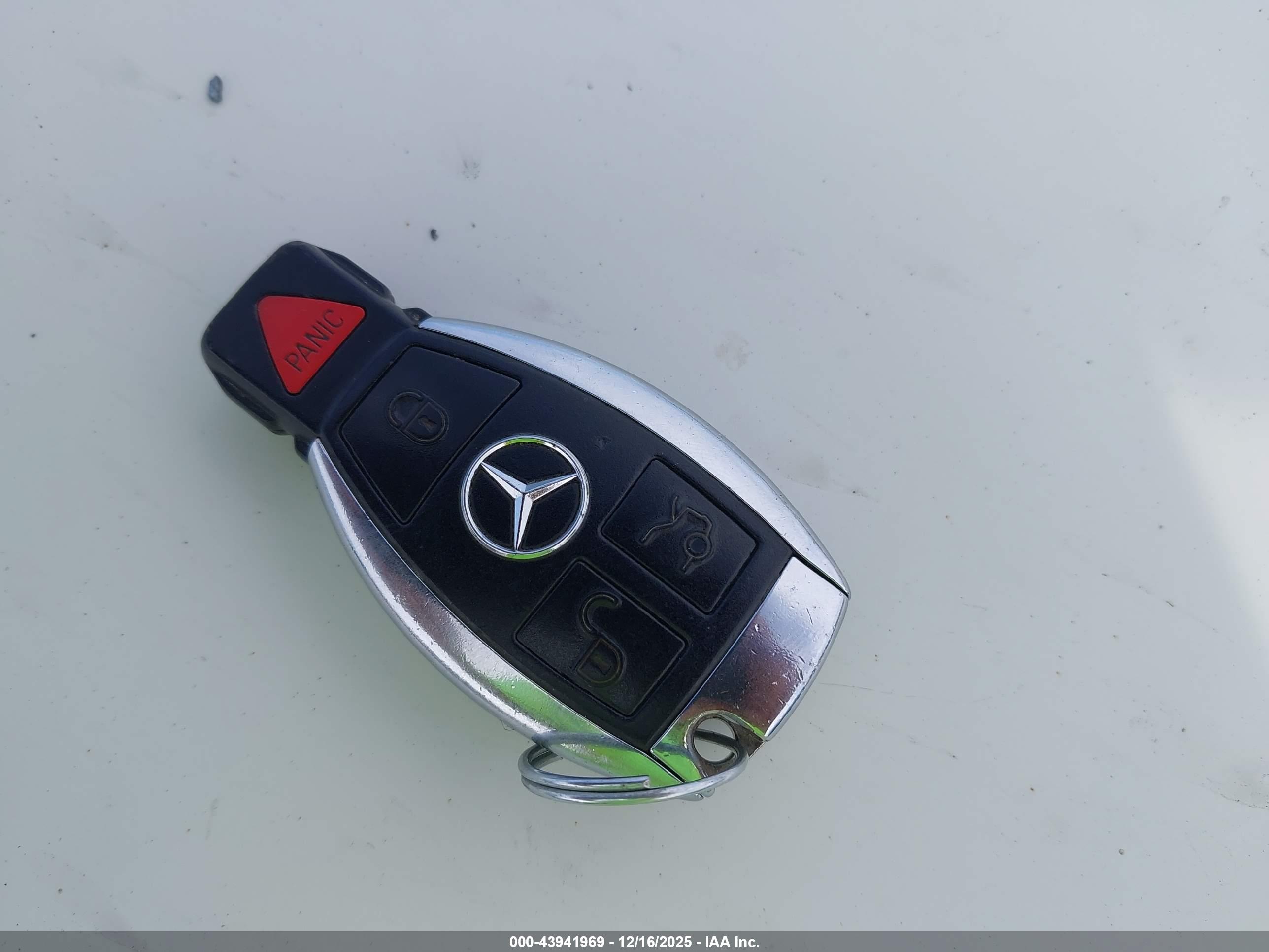 MERCEDES-BENZ E image 11
