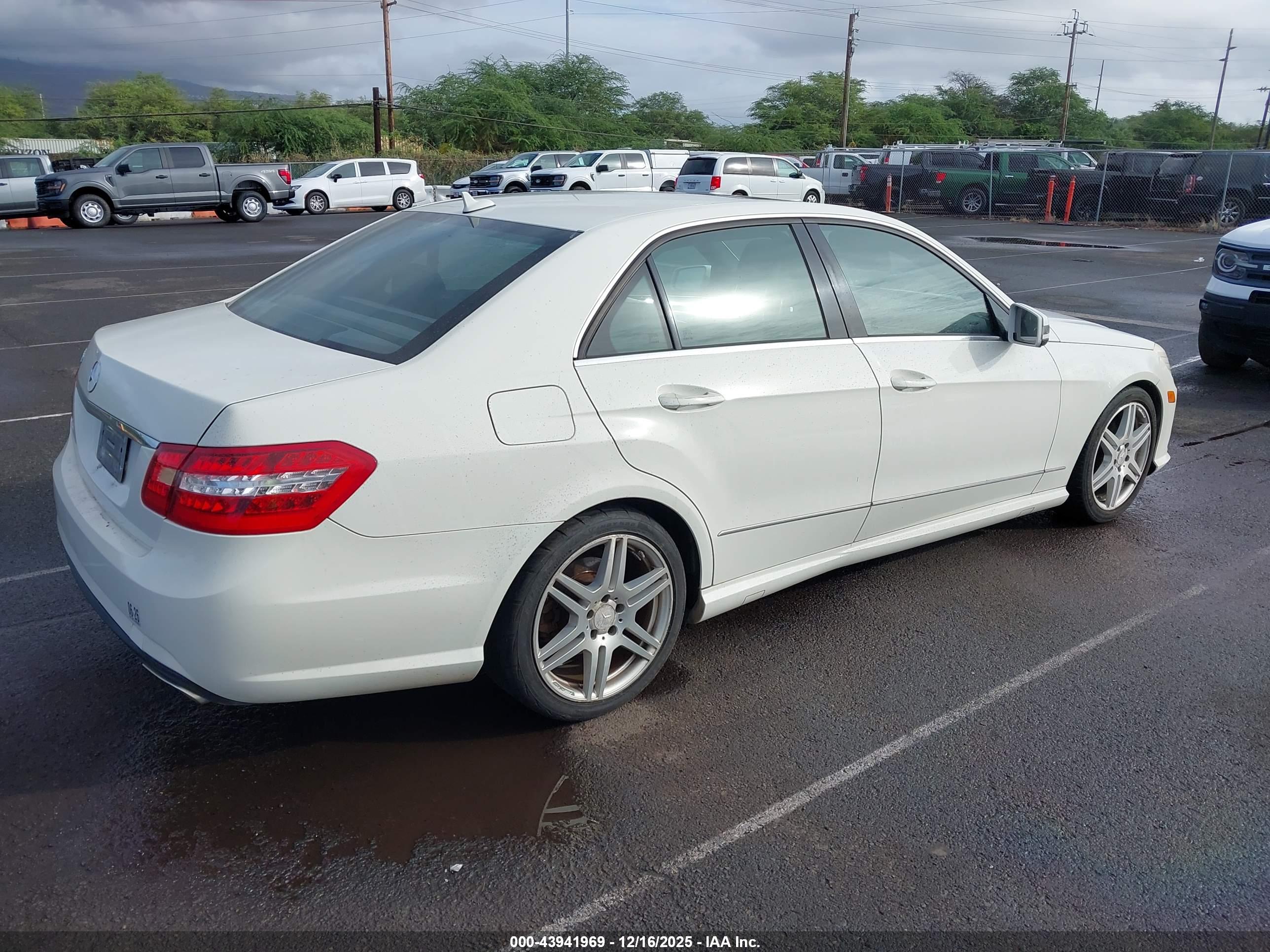MERCEDES-BENZ E image 4
