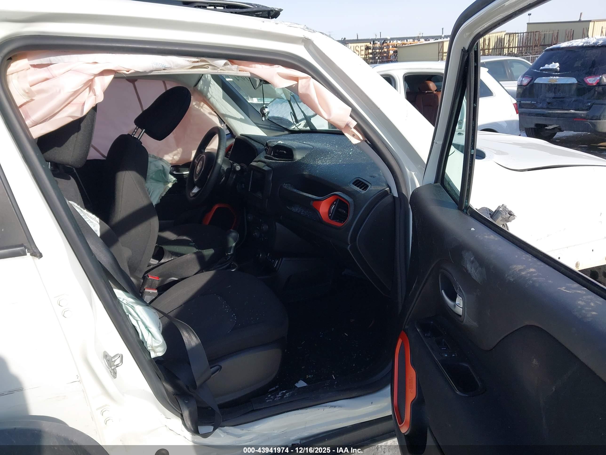 JEEP RENEGADE image 5