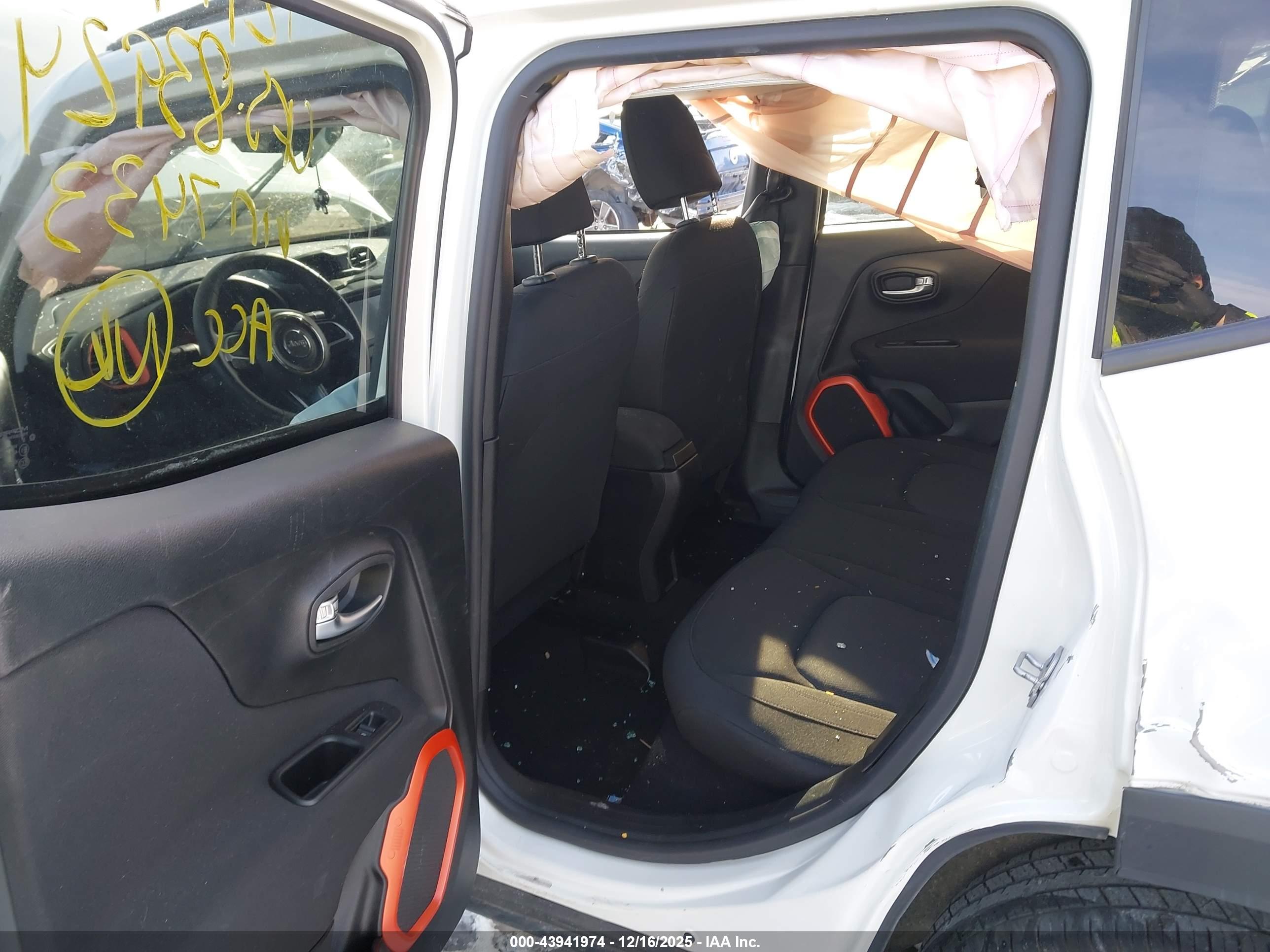 JEEP RENEGADE image 8