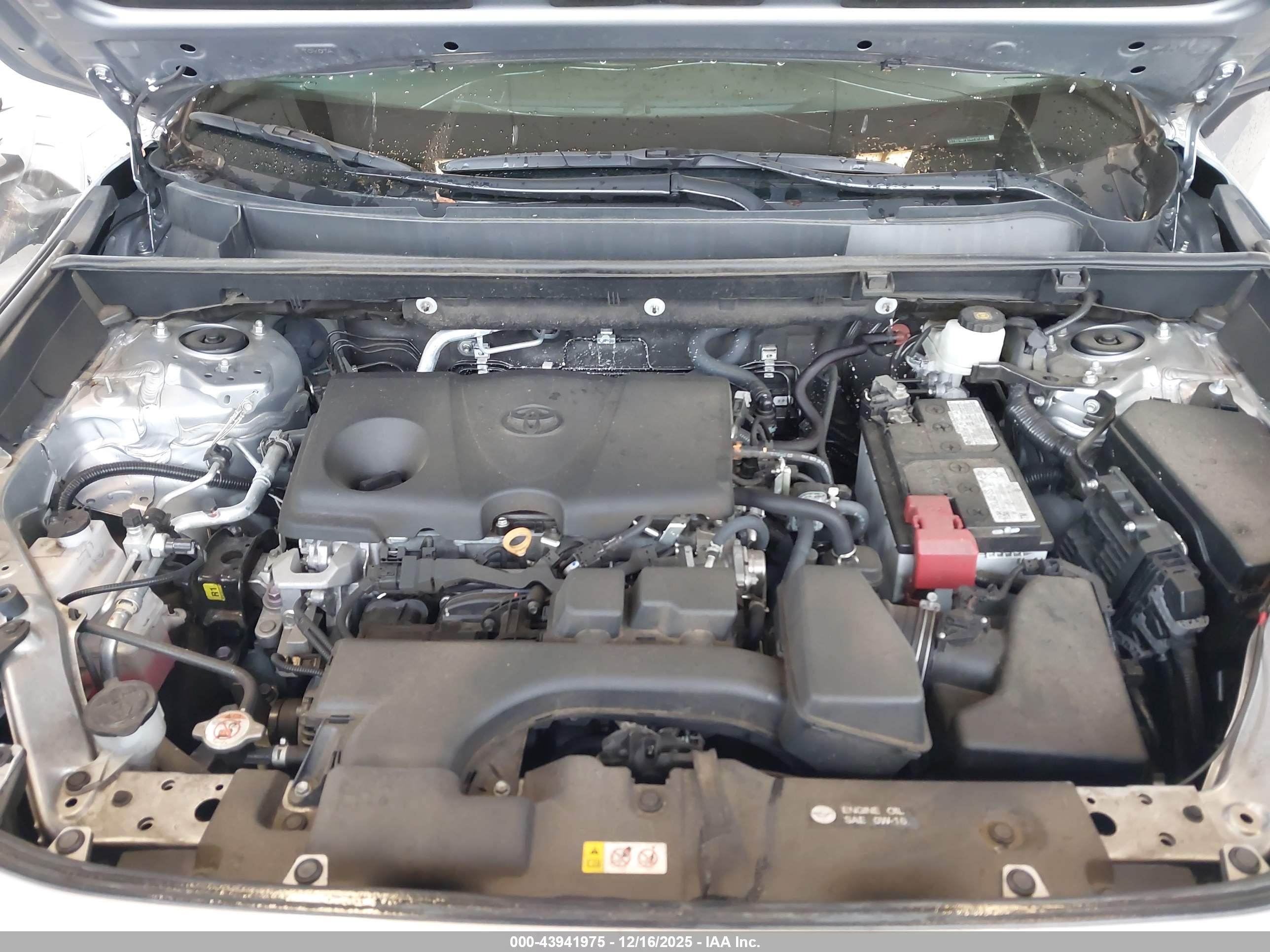 TOYOTA RAV4 image 10