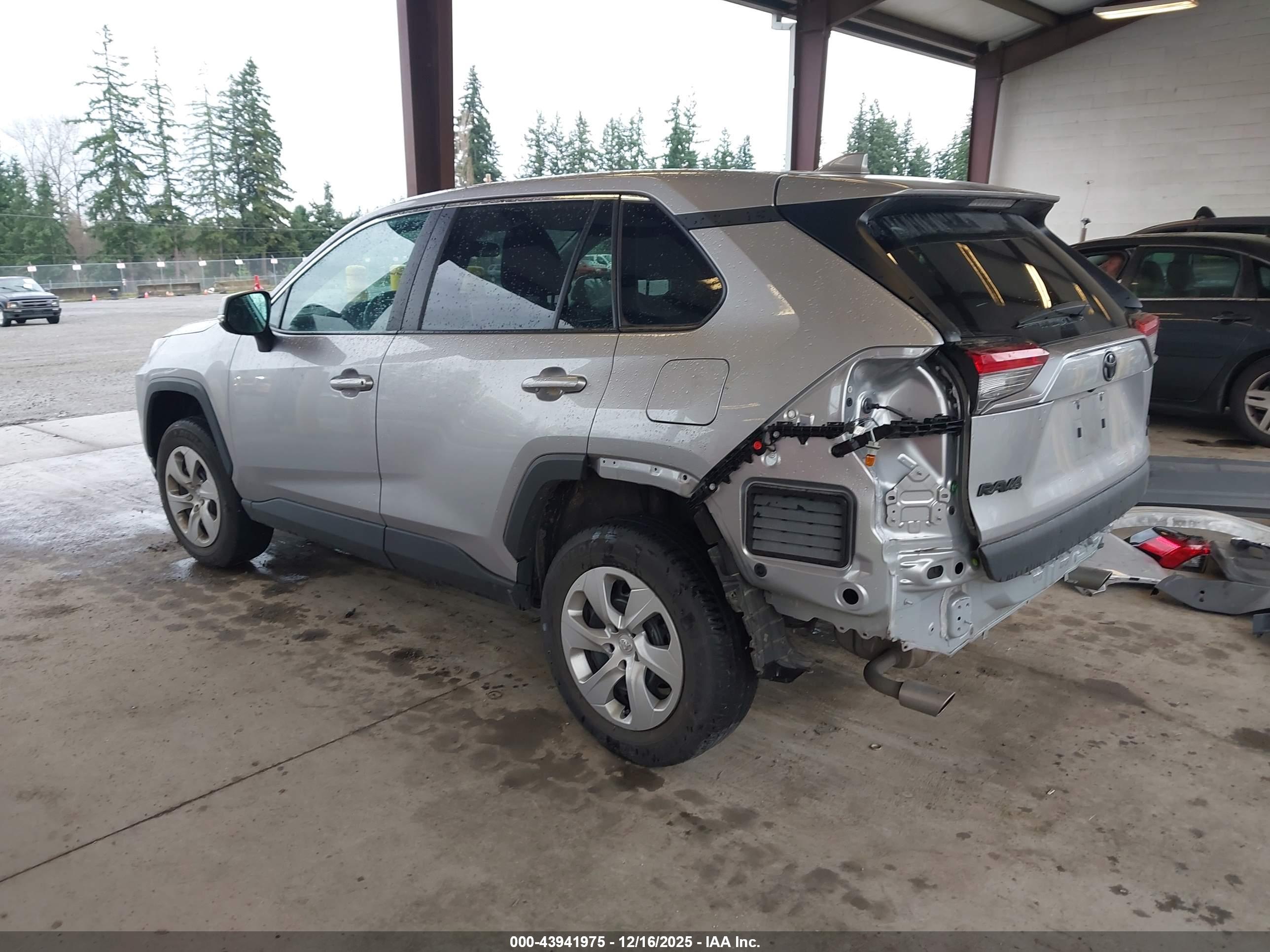 TOYOTA RAV4 image 3