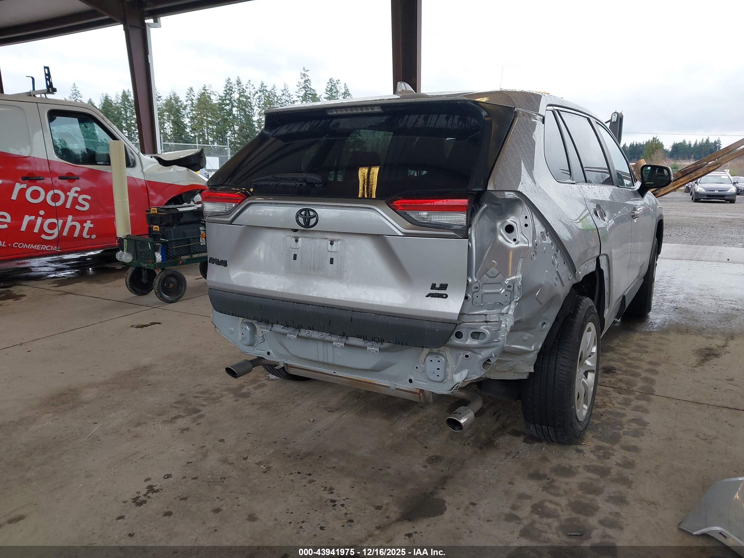 TOYOTA RAV4 image 4
