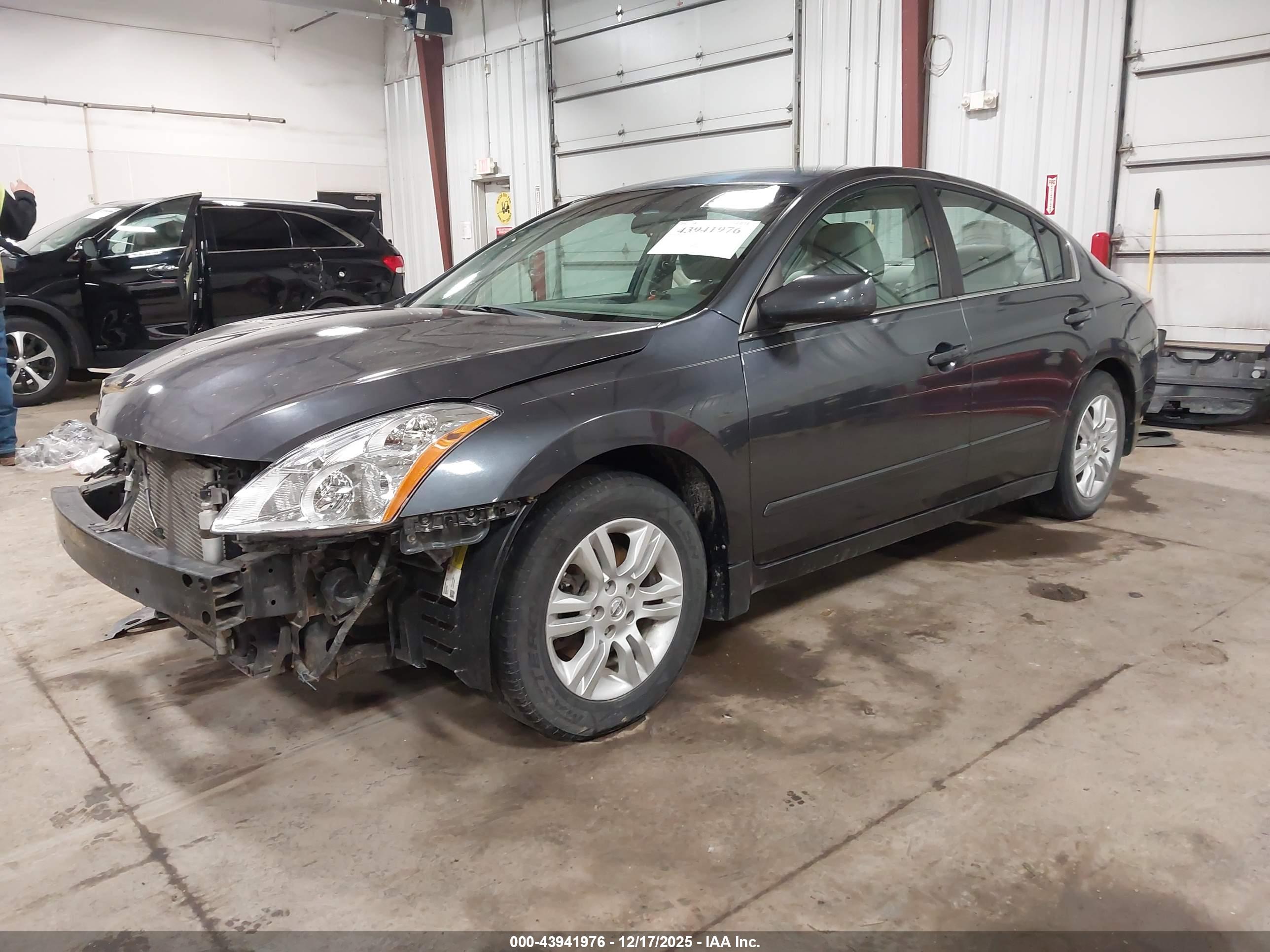 NISSAN ALTIMA image 2