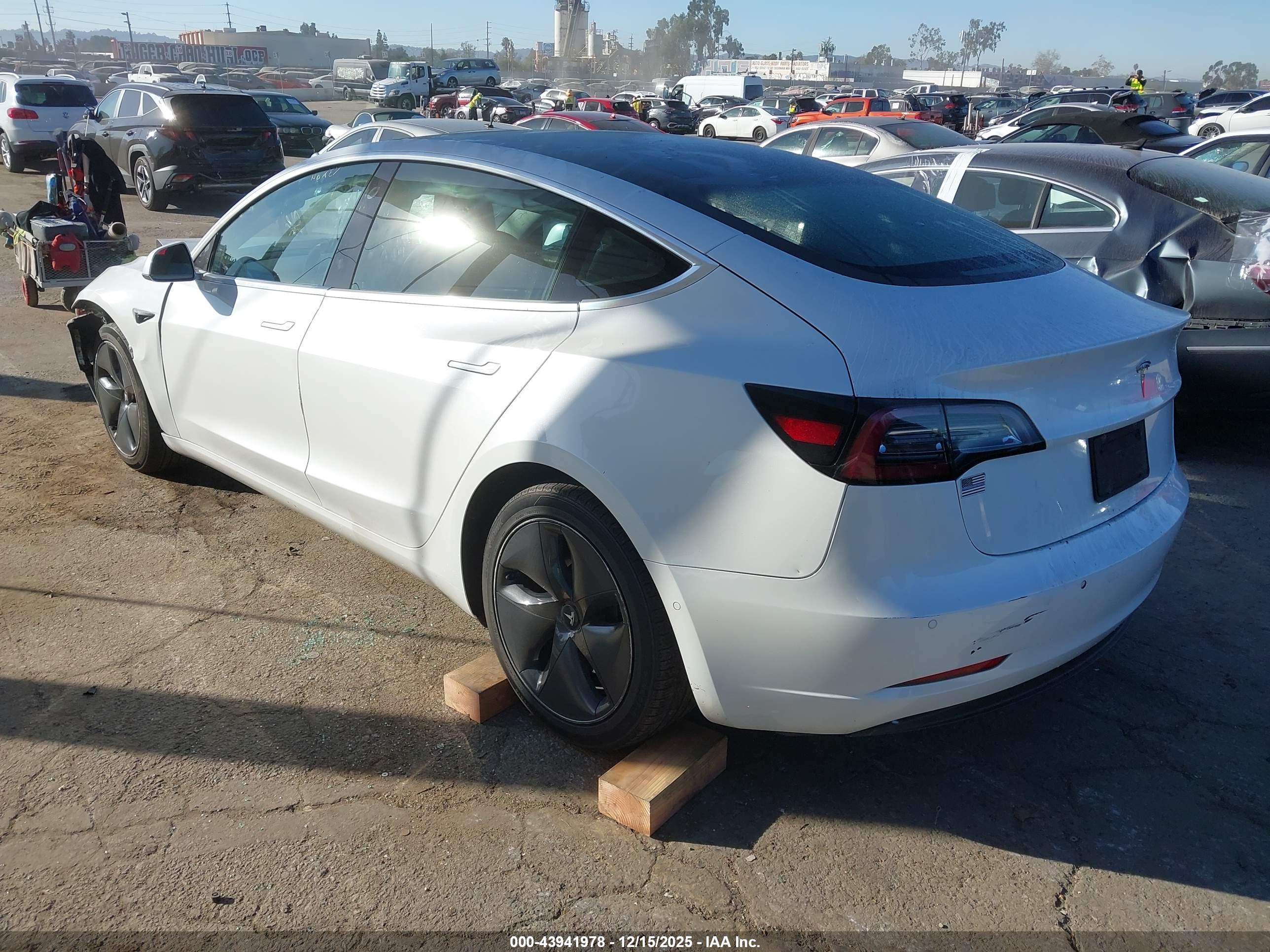 TESLA MODEL image 3