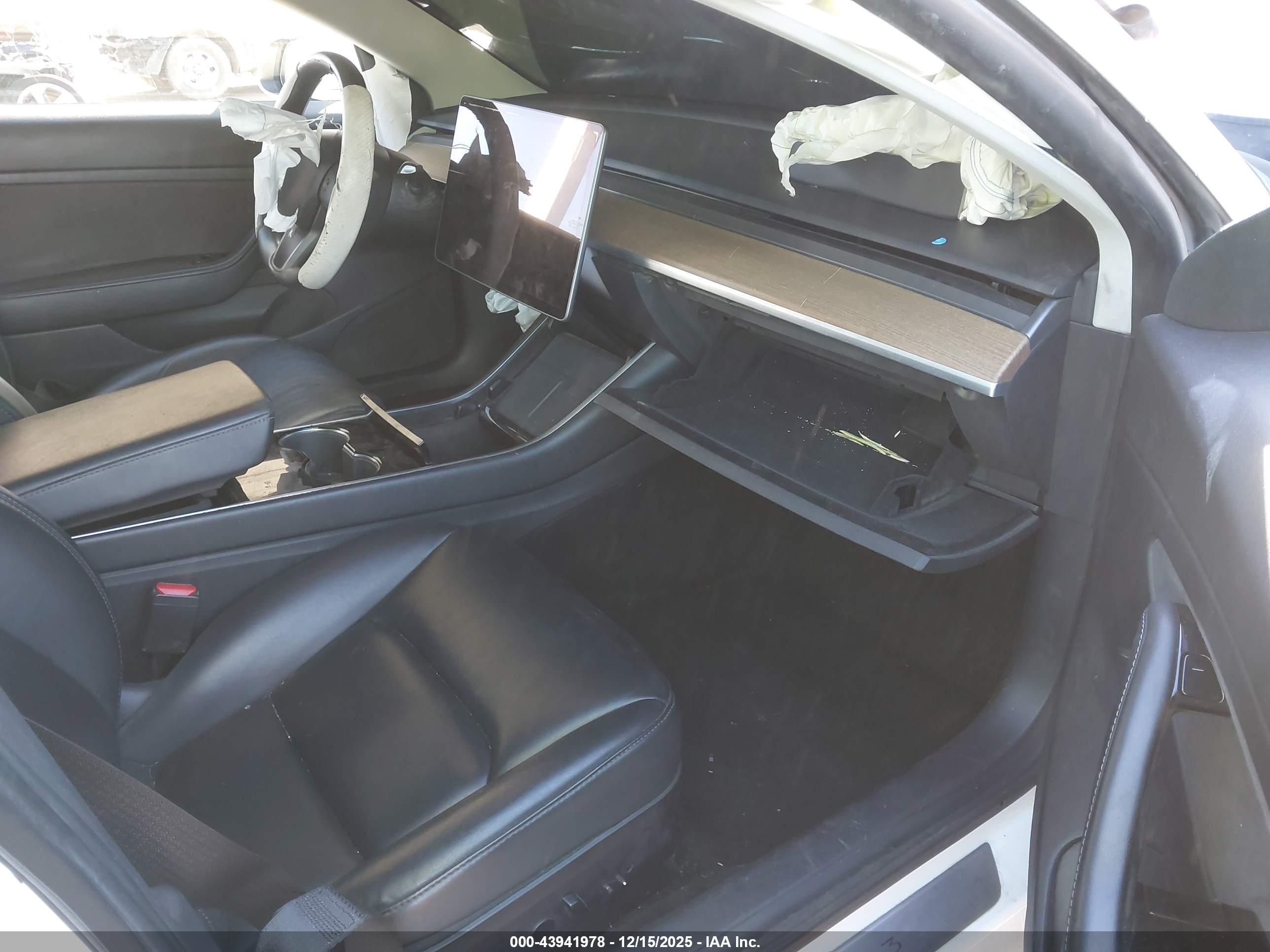 TESLA MODEL image 5