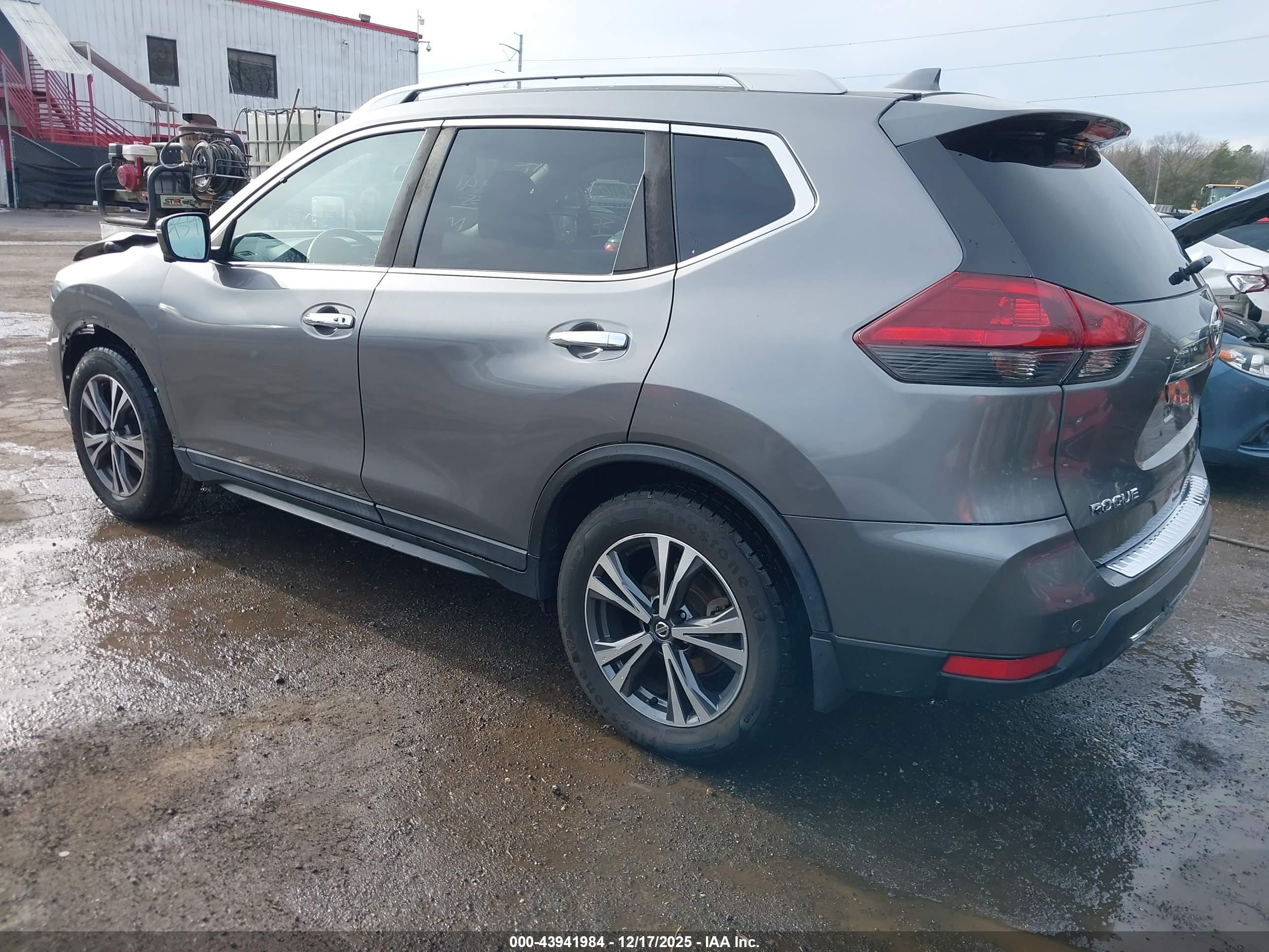 NISSAN ROGUE image 3