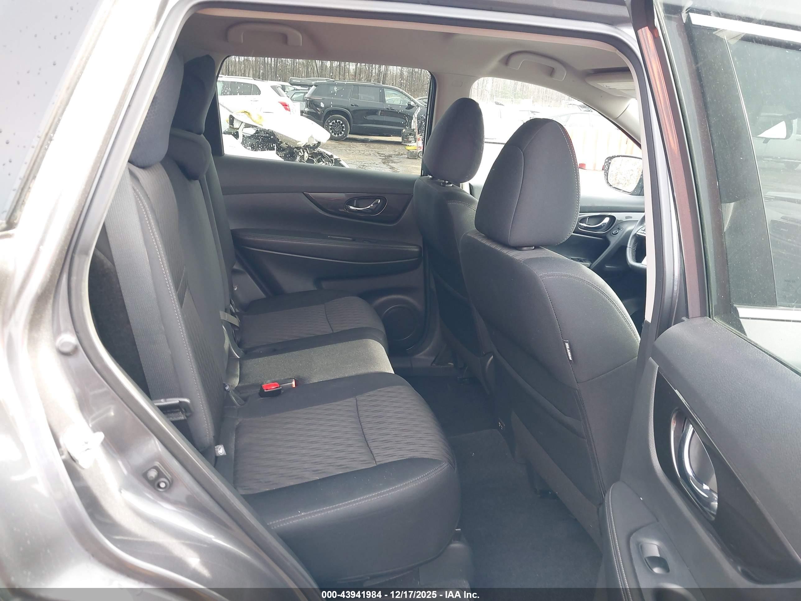 NISSAN ROGUE image 8