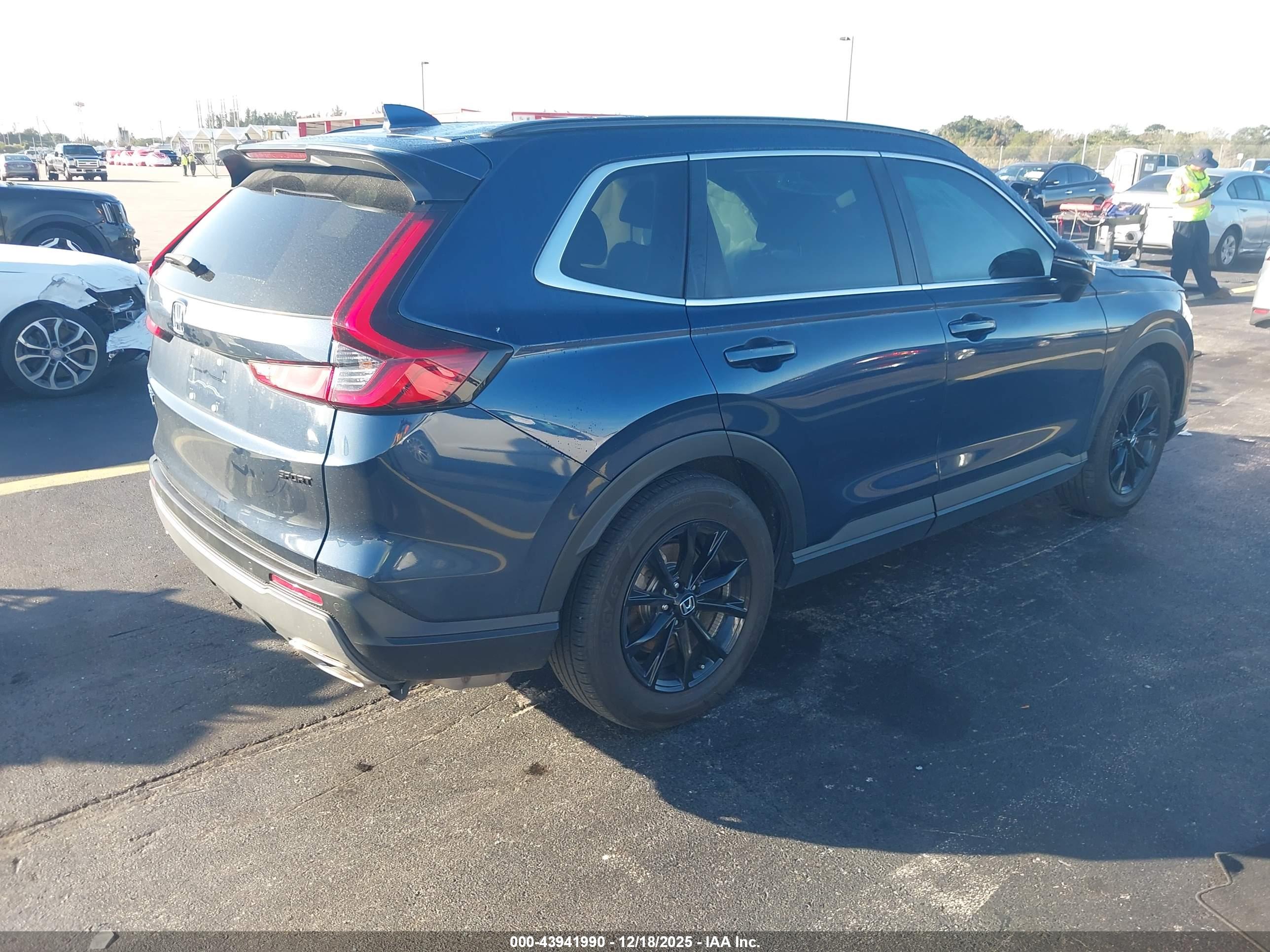 HONDA CR-V image 4
