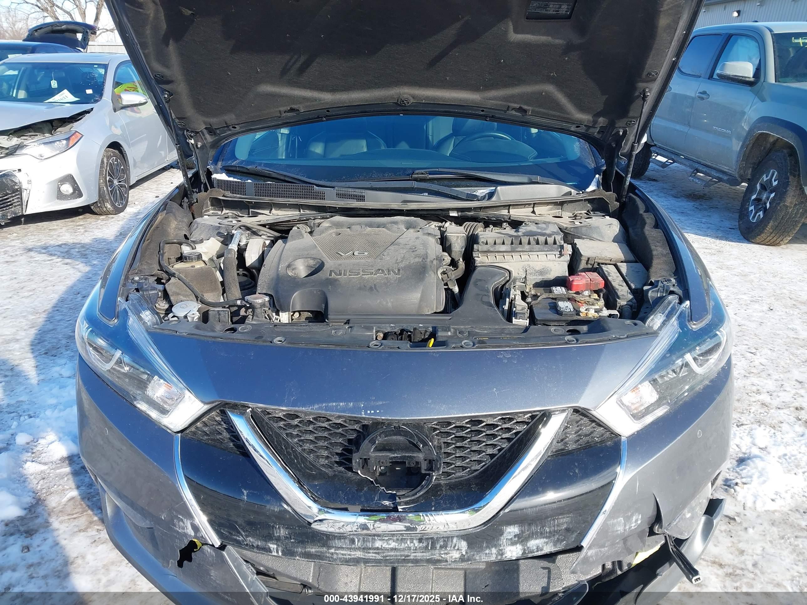 NISSAN MAXIMA image 10