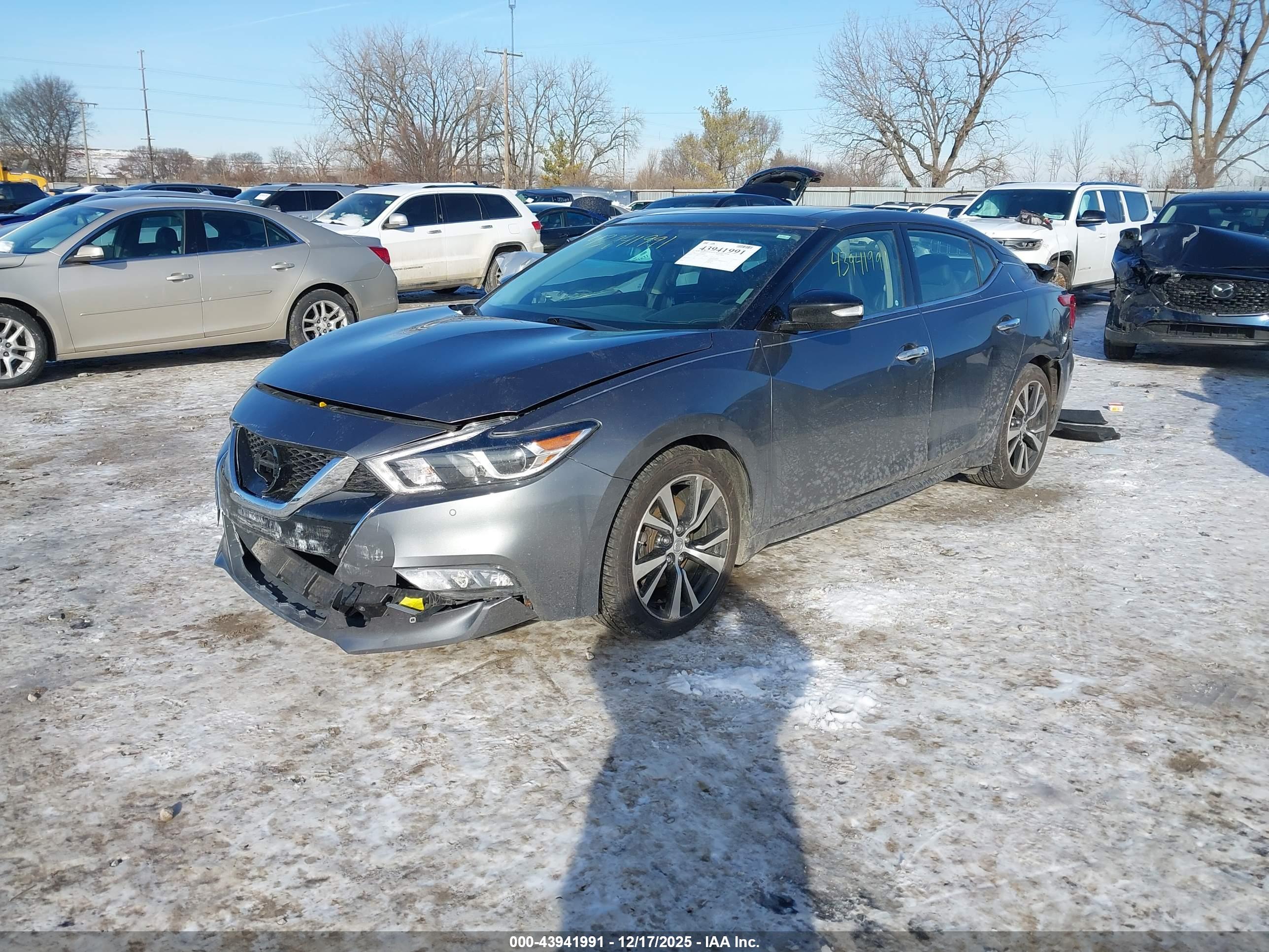 NISSAN MAXIMA image 2