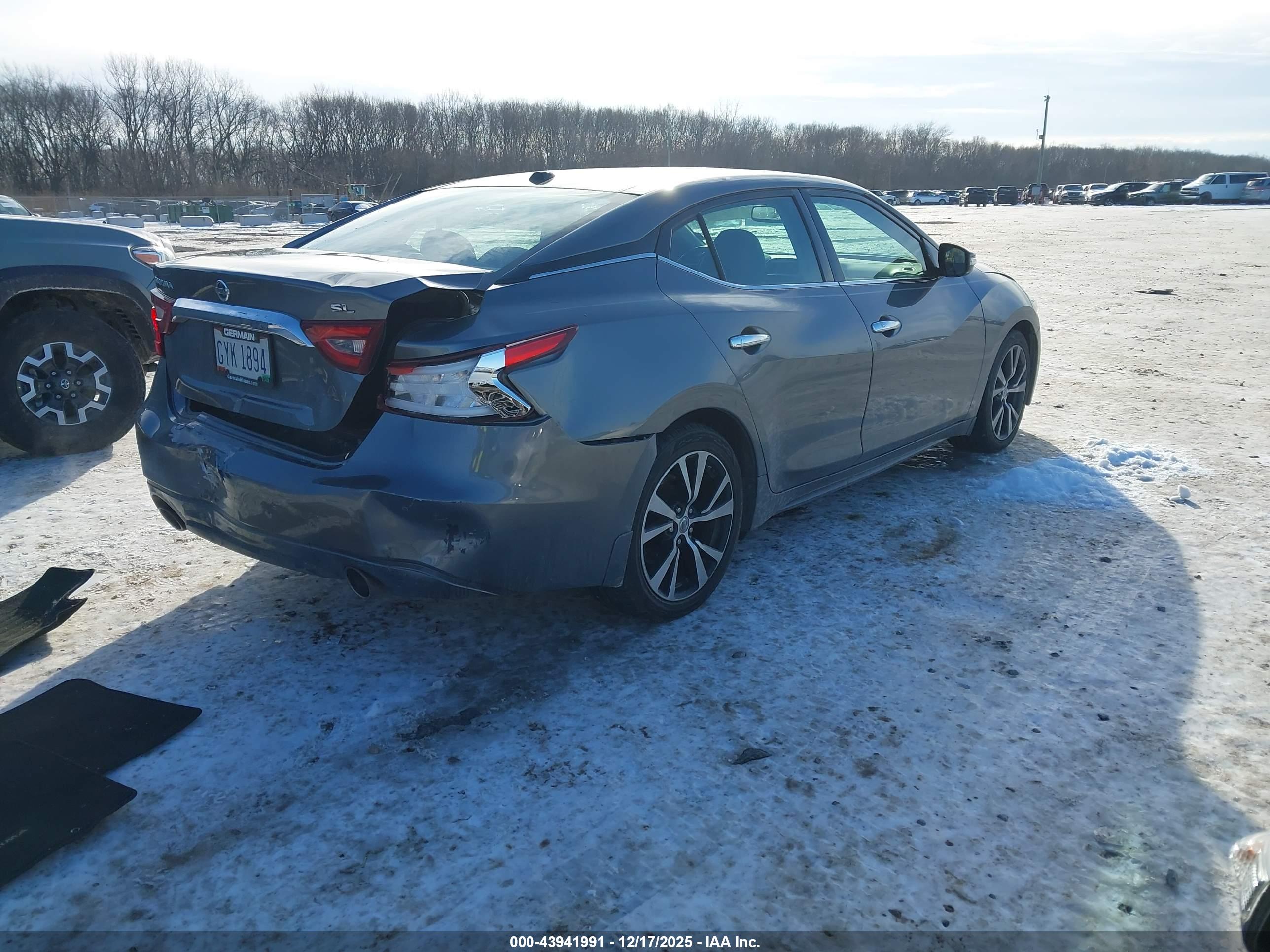 NISSAN MAXIMA image 4