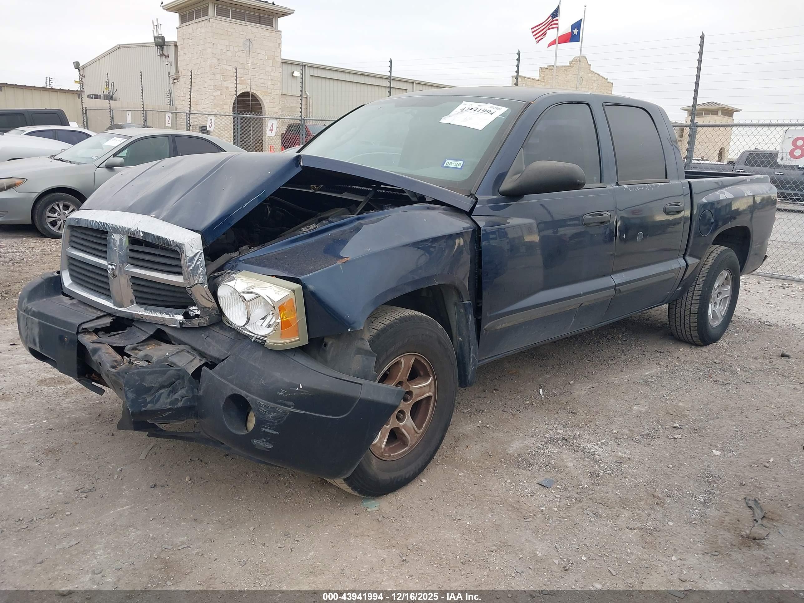 DODGE DAKOTA image 2
